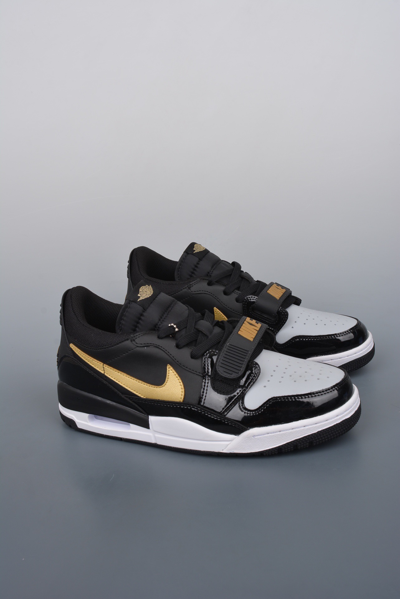 Nike Sneakers-324