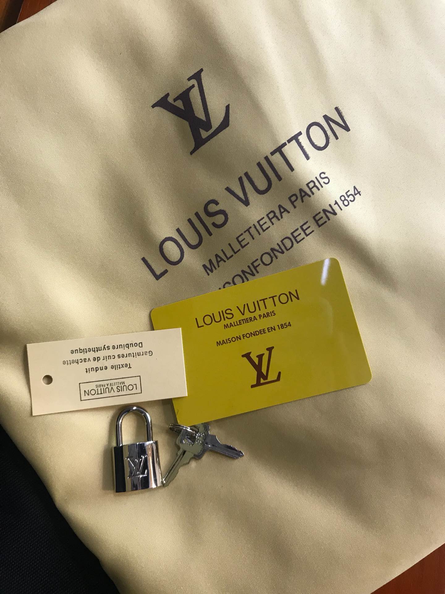LV luggage-97