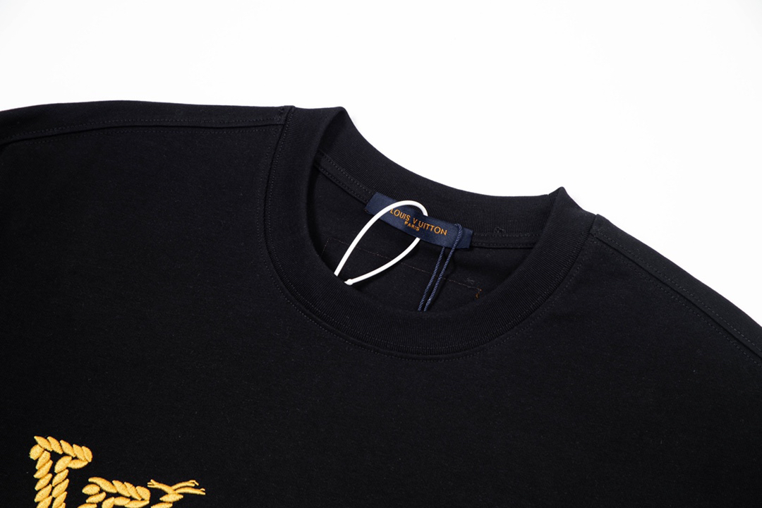 LV clothing-248