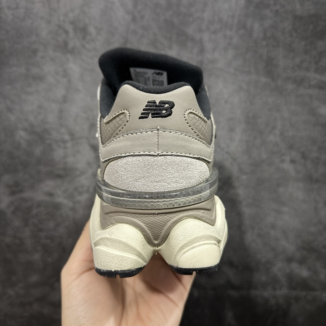 New Balance Sneakers-240
