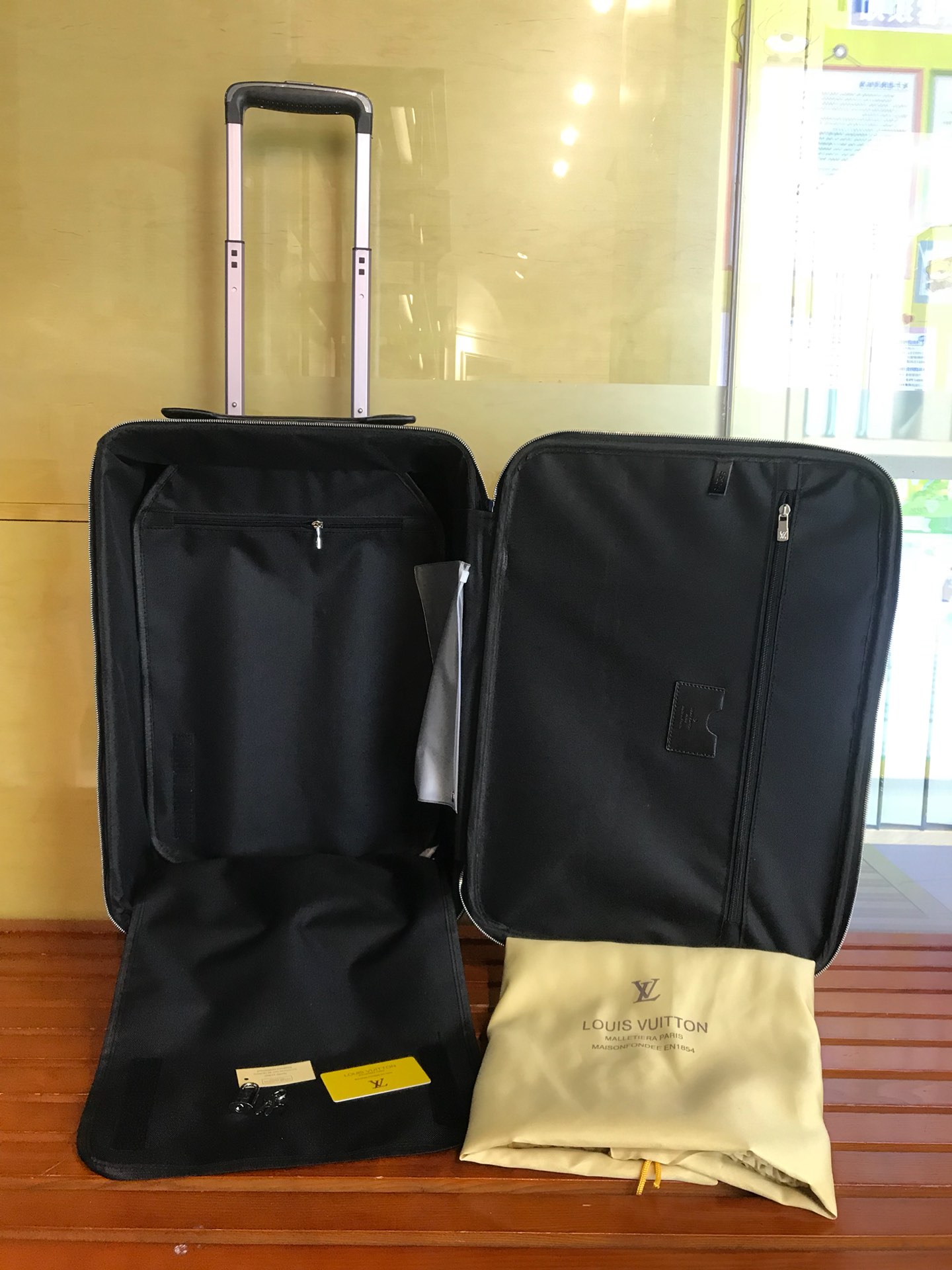 LV luggage-97
