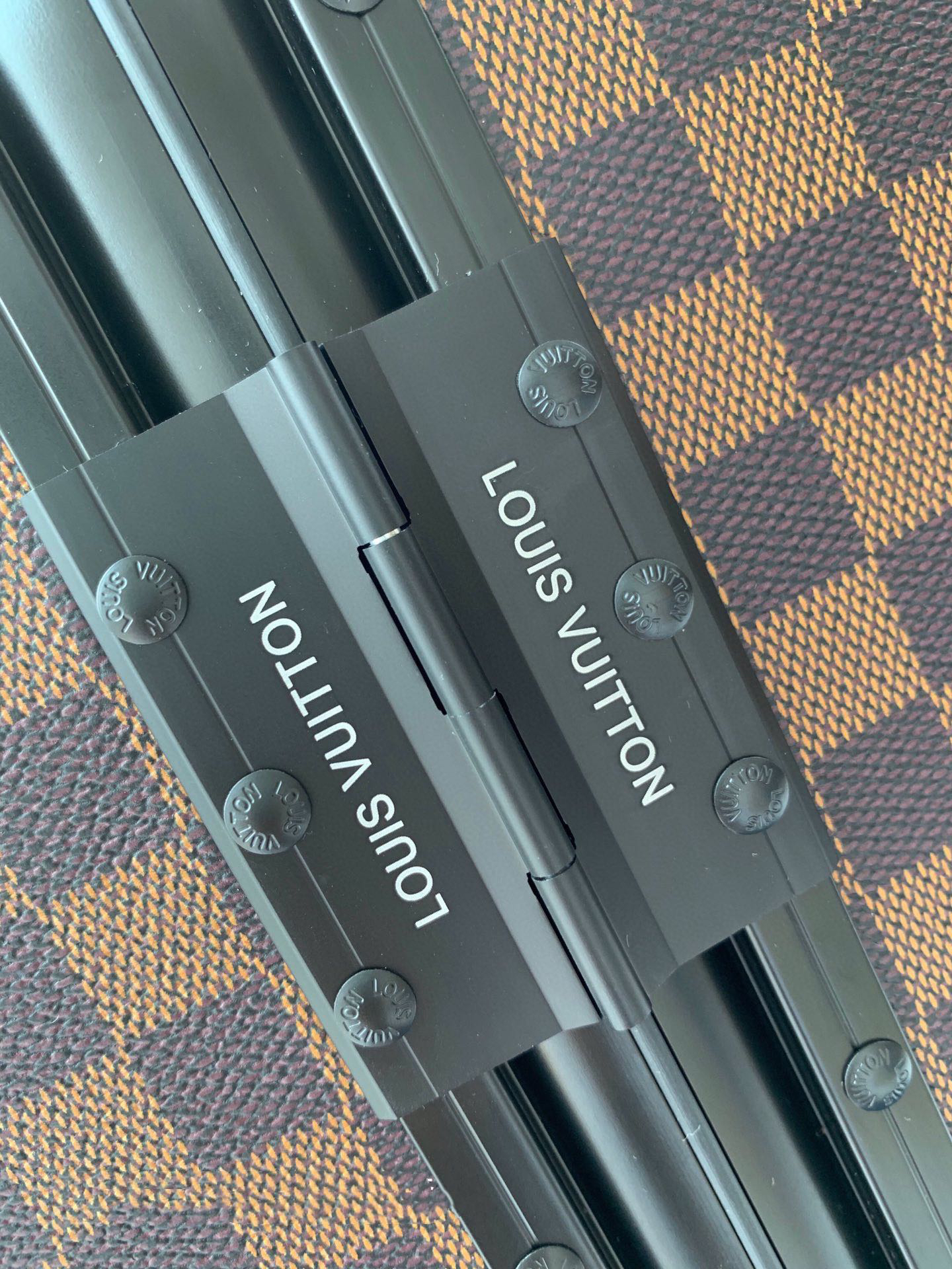 LV luggage-104