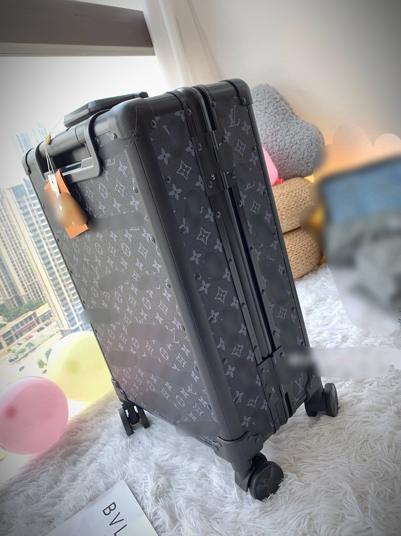 LV luggage-99