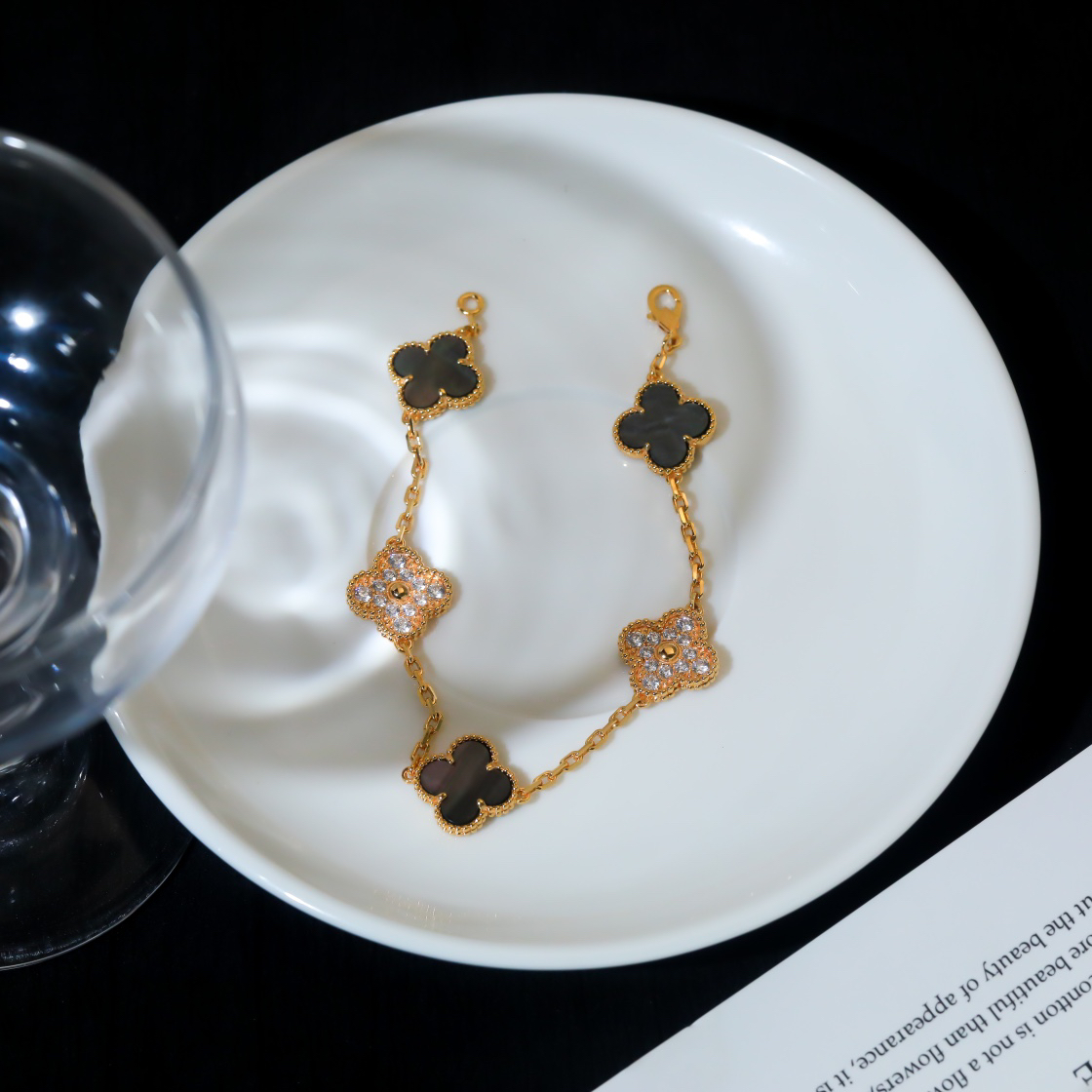 Van Cleef & Arpels Bracelet-75