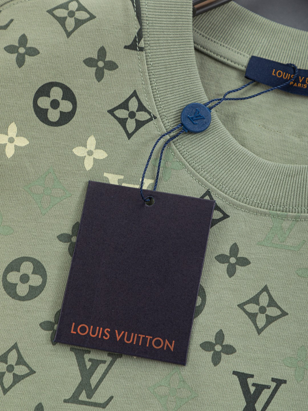 LV clothing-97