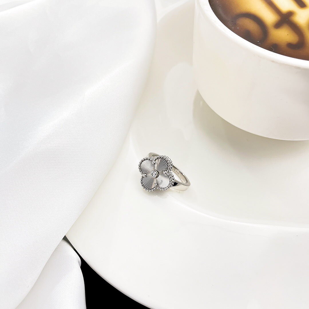 Van Cleef & Arpels ring-17