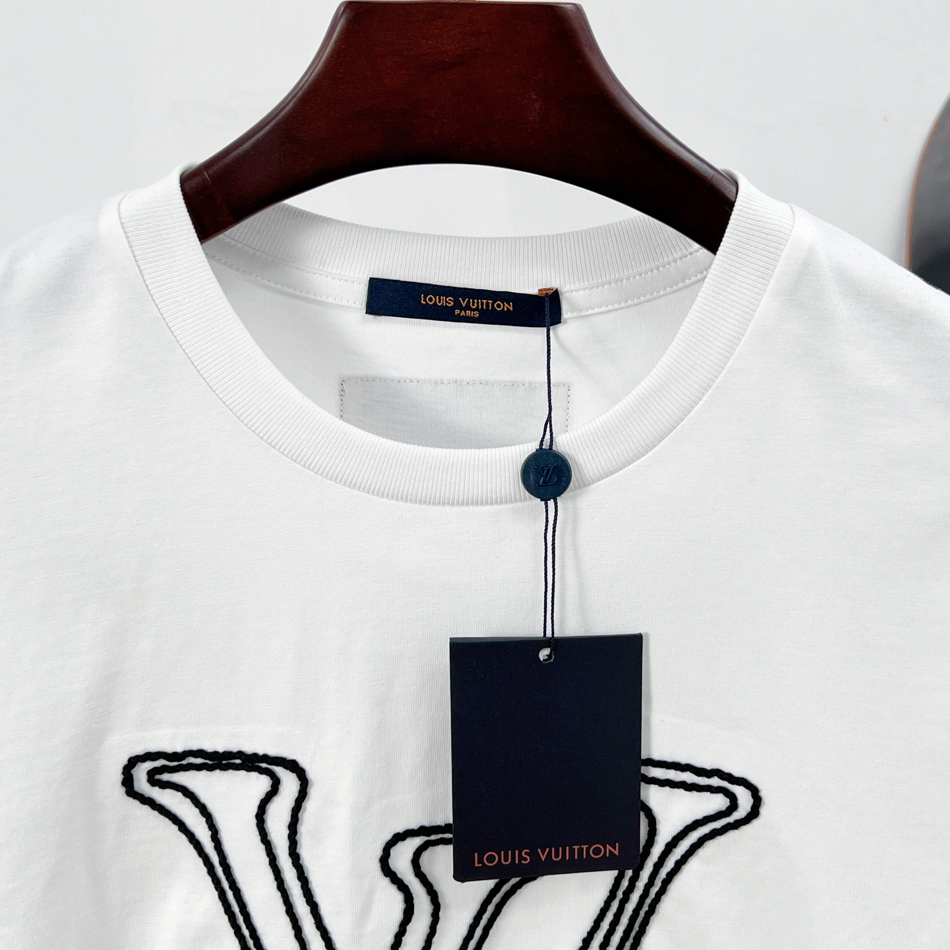 LV clothing-91