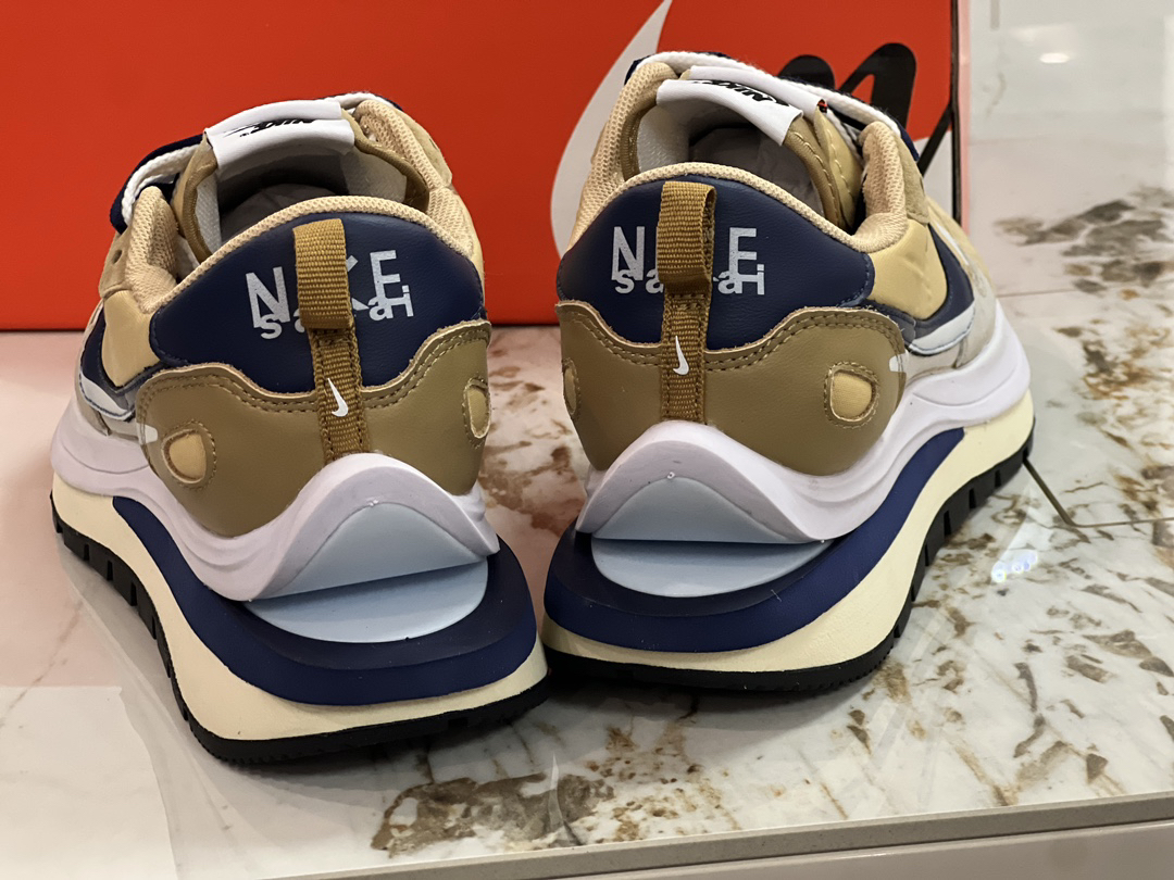 Nike Sneakers-250