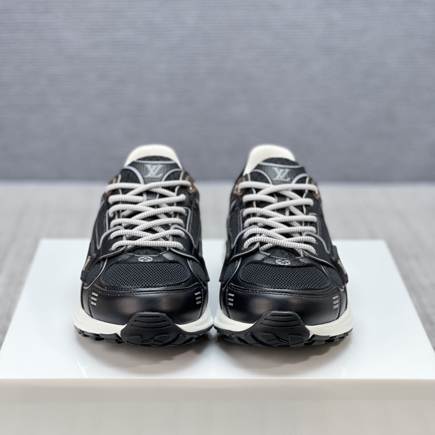 Lv Sneakers-202