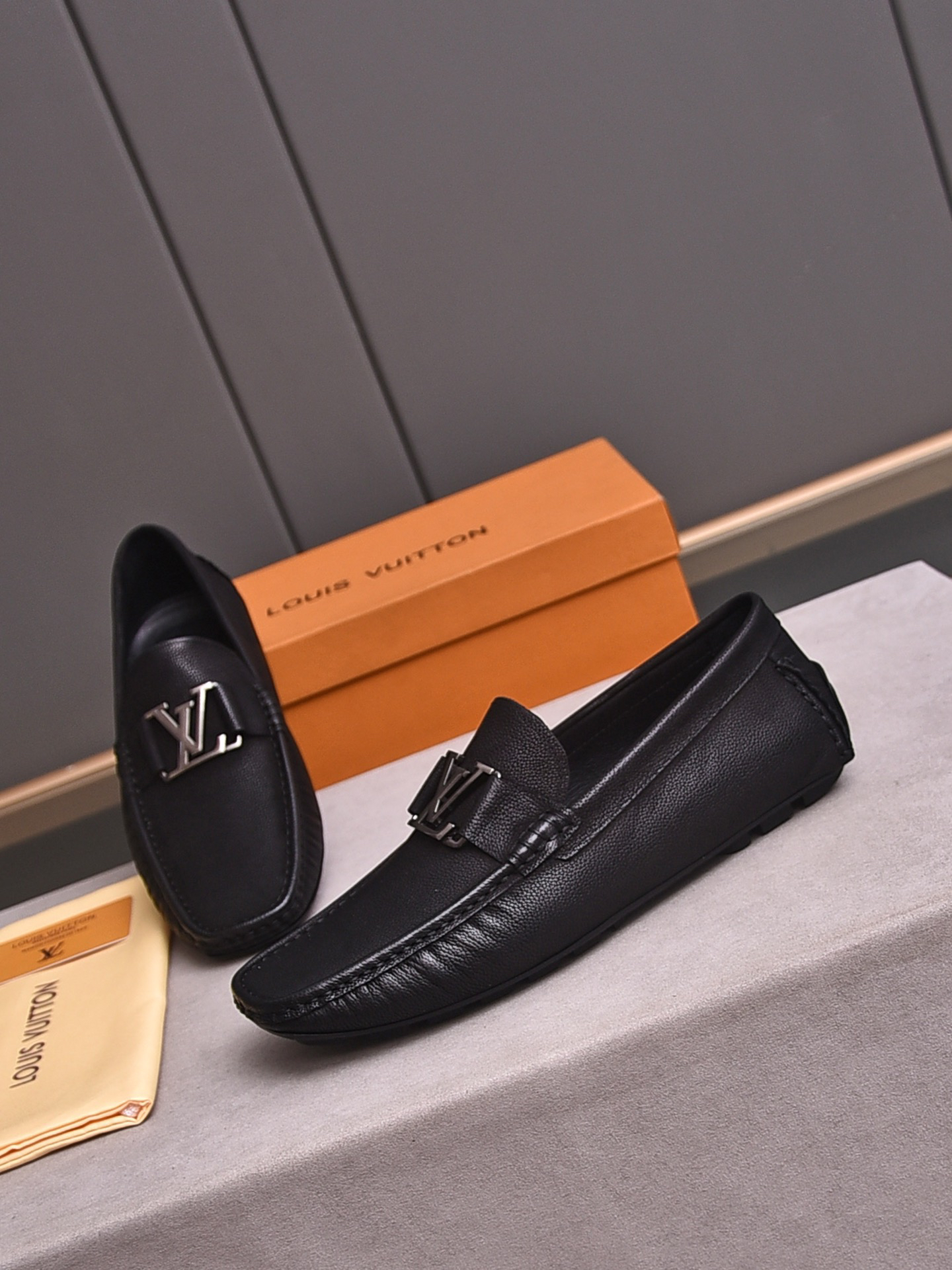 Lv Sneakers-97