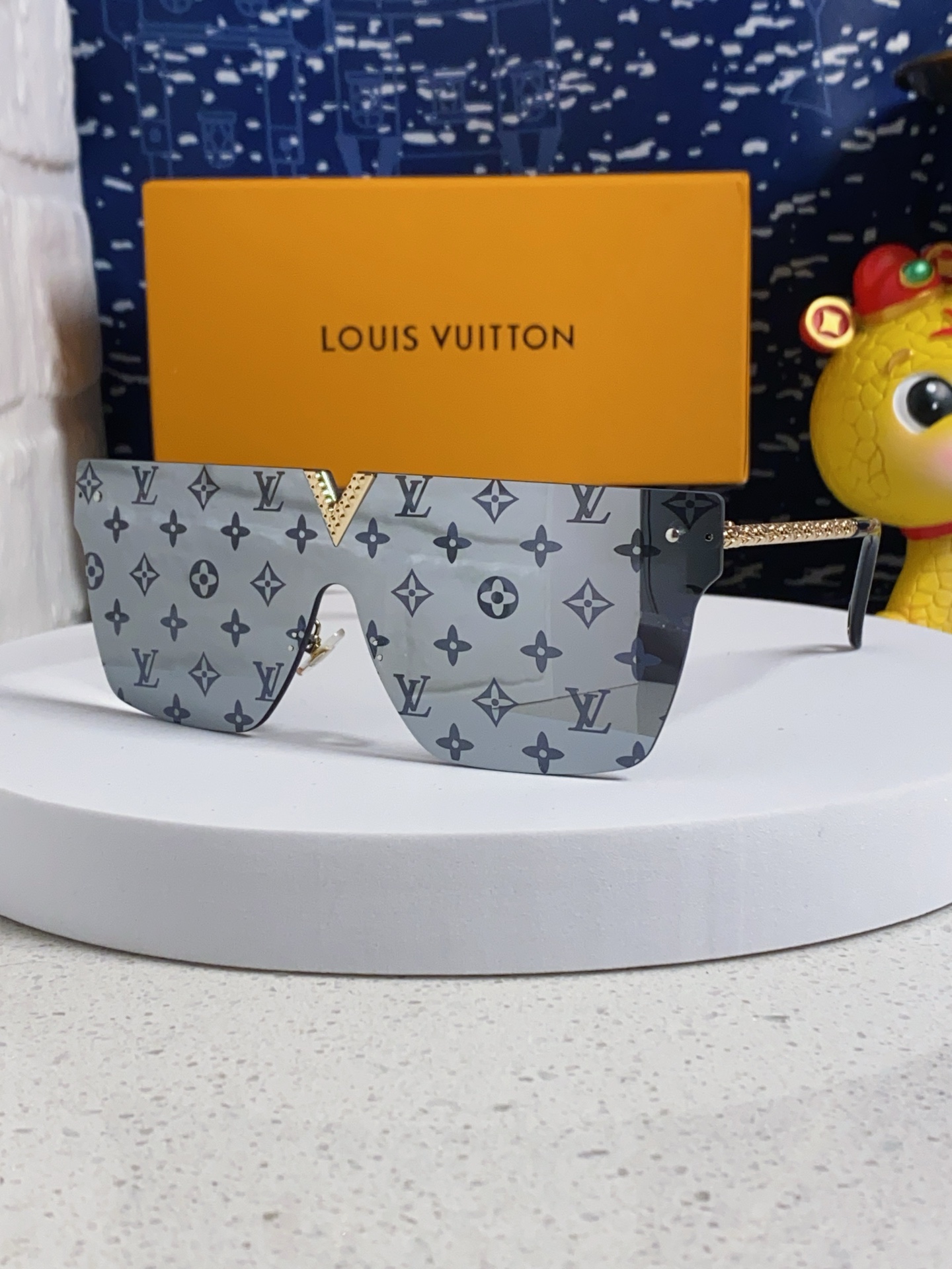 LV glasses-36