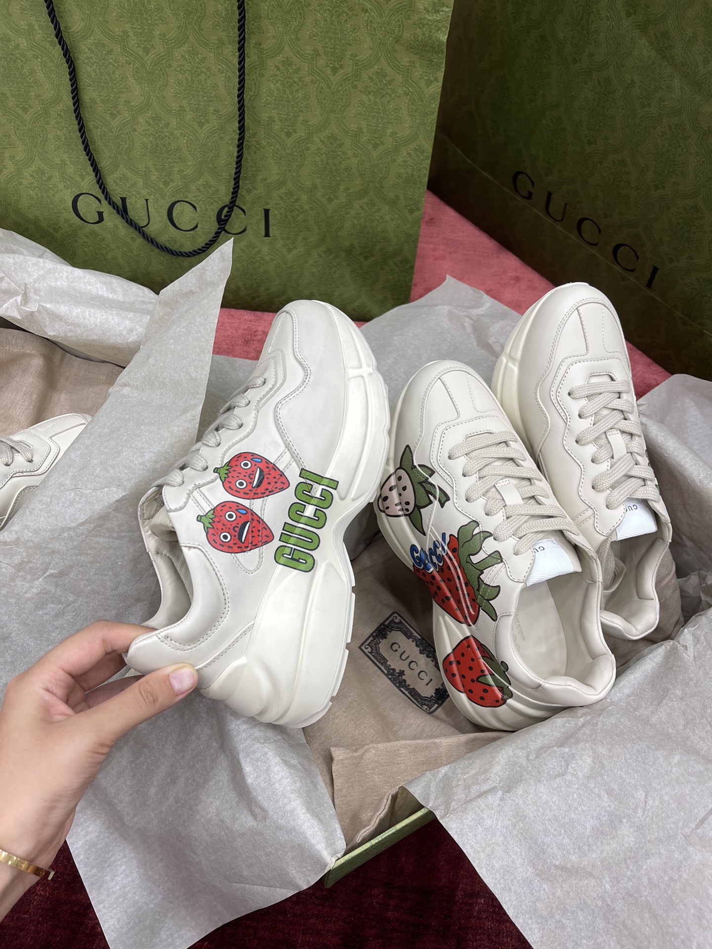 Gucci Sneakers-225