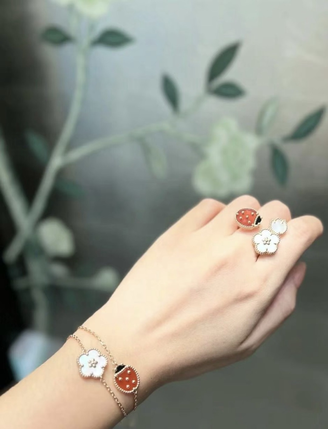 Van Cleef & Arpels ring-32