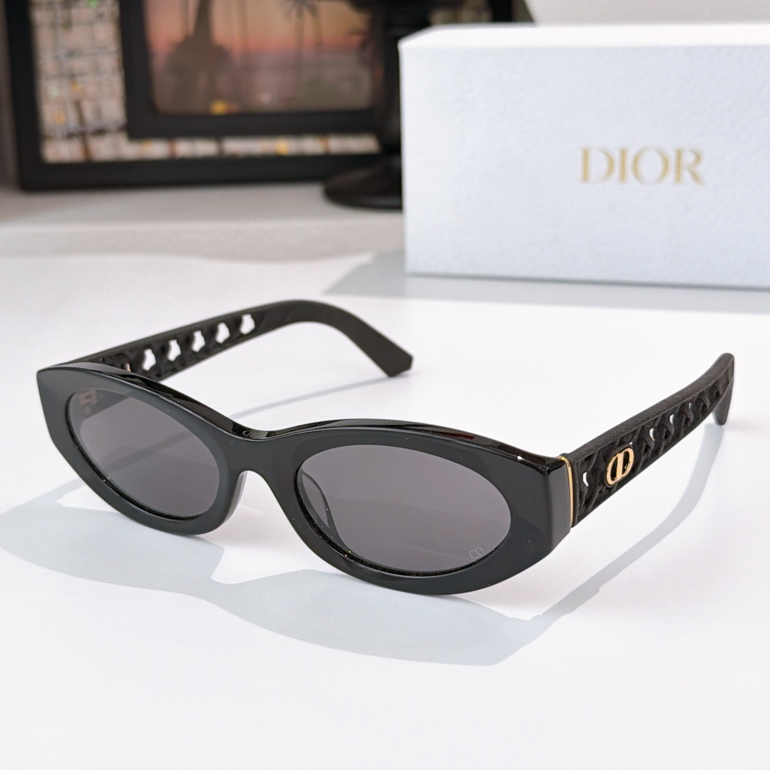 Dior glasses-70