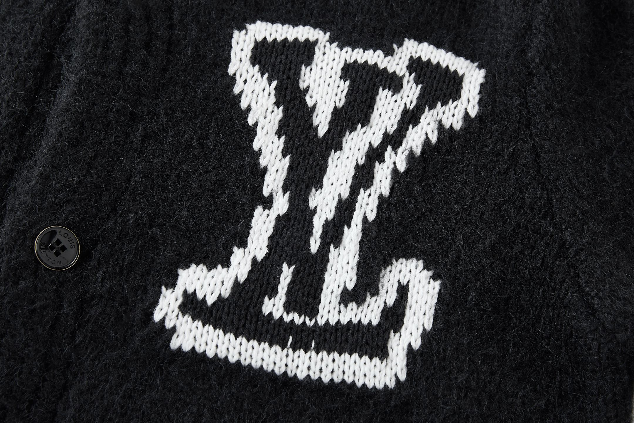 LV Clothing-199