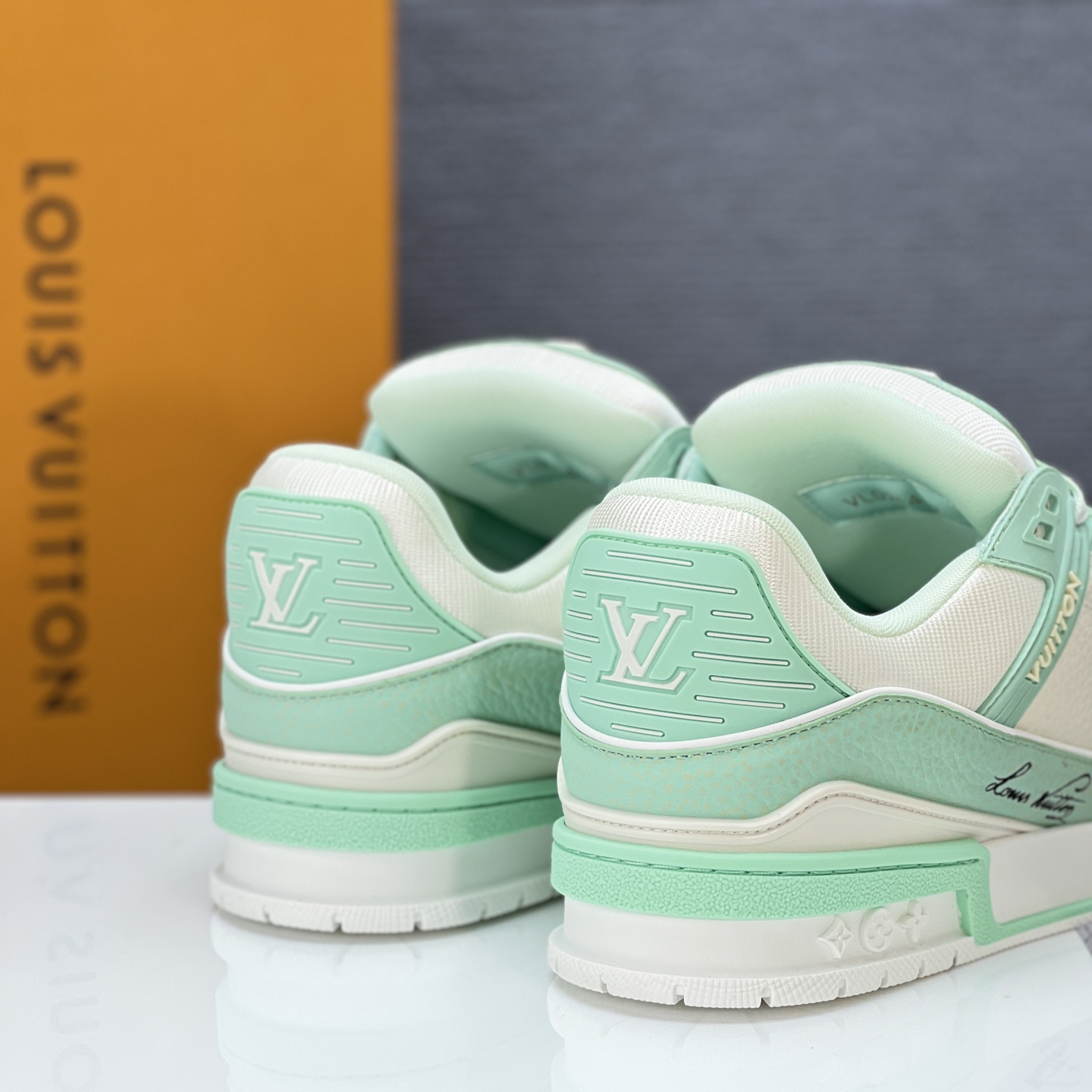 Lv Sneakers-154