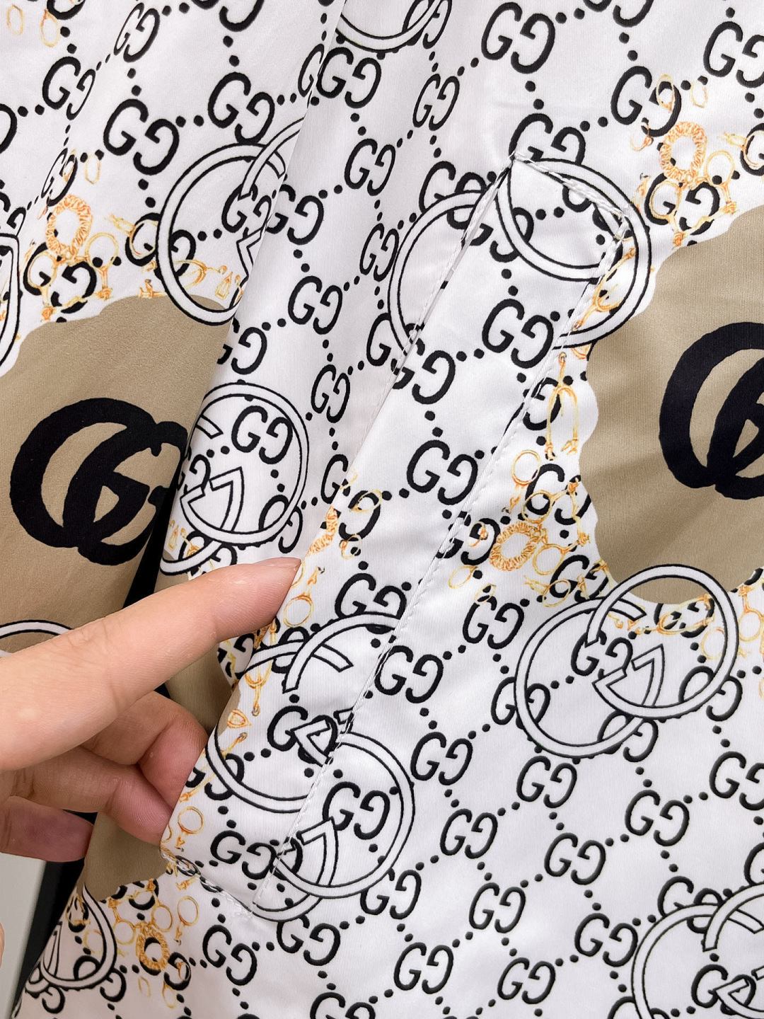 Gucci Clothing-322