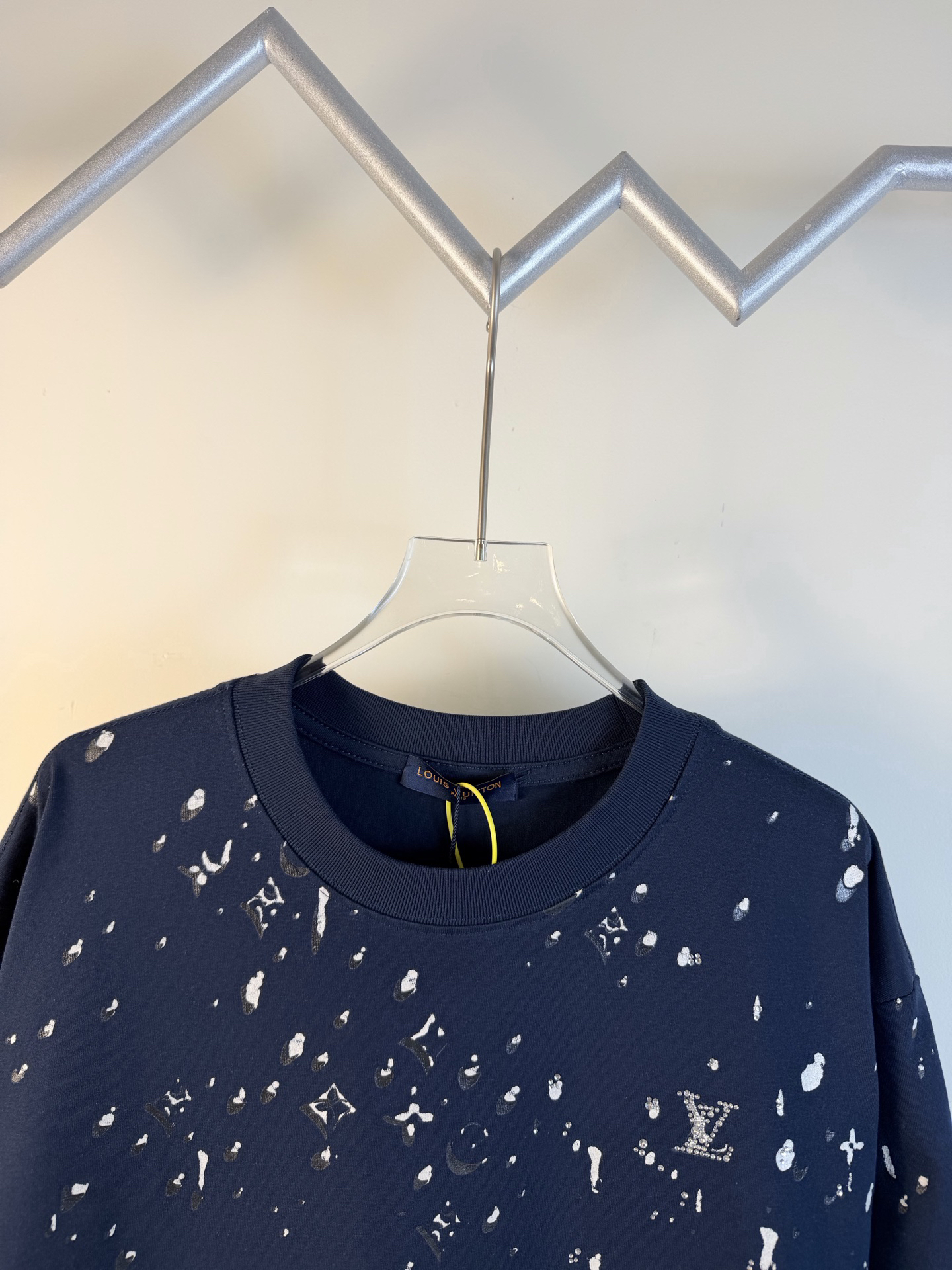 LV clothing-241