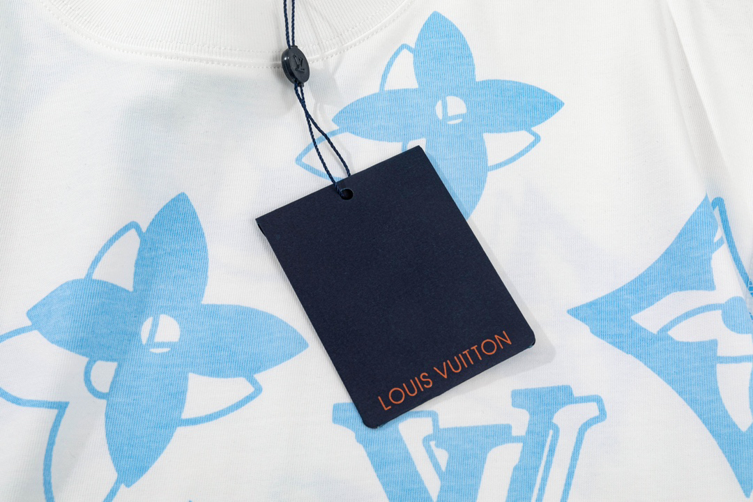 LV clothing-82