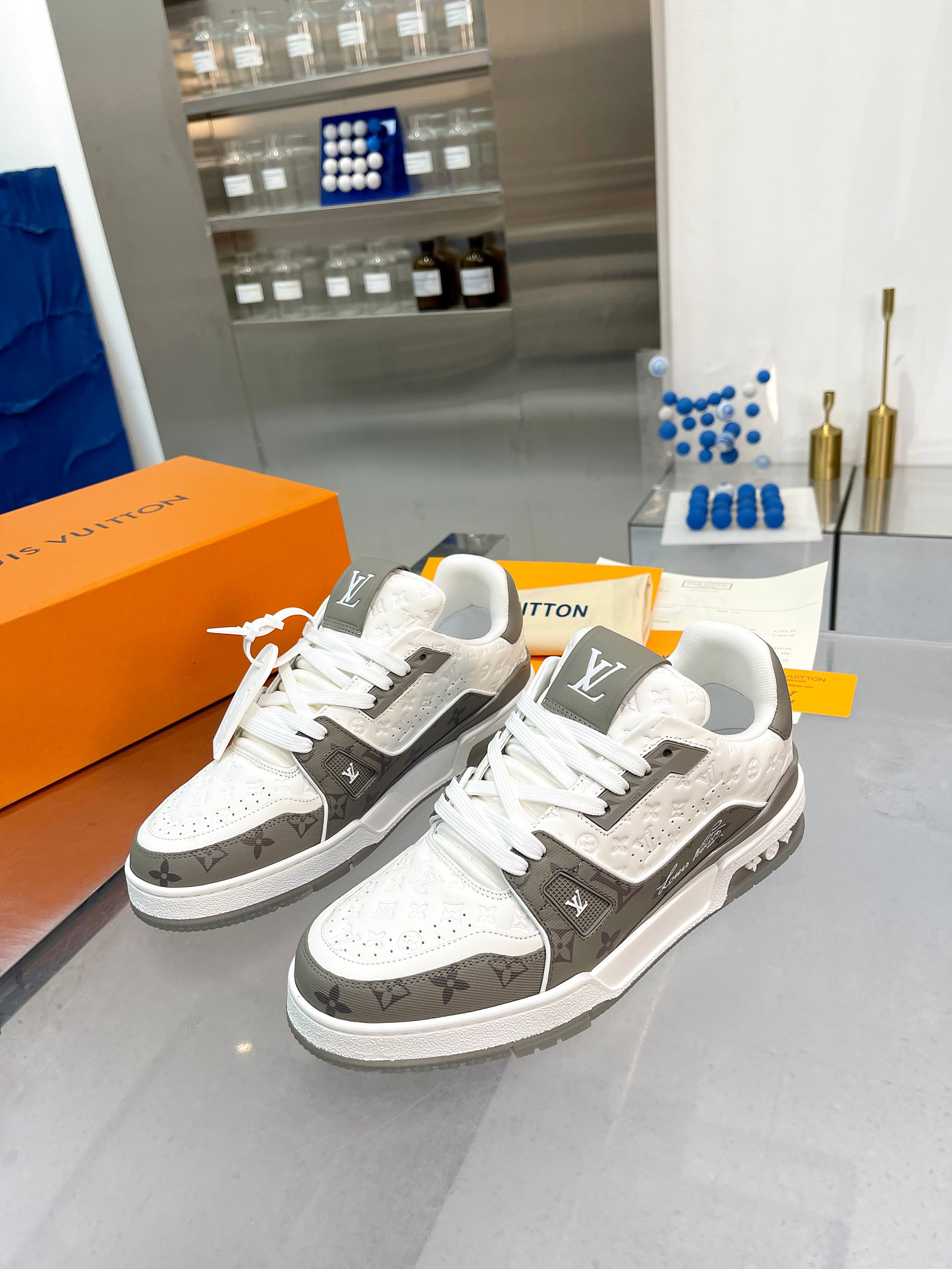 Lv Sneakers-60