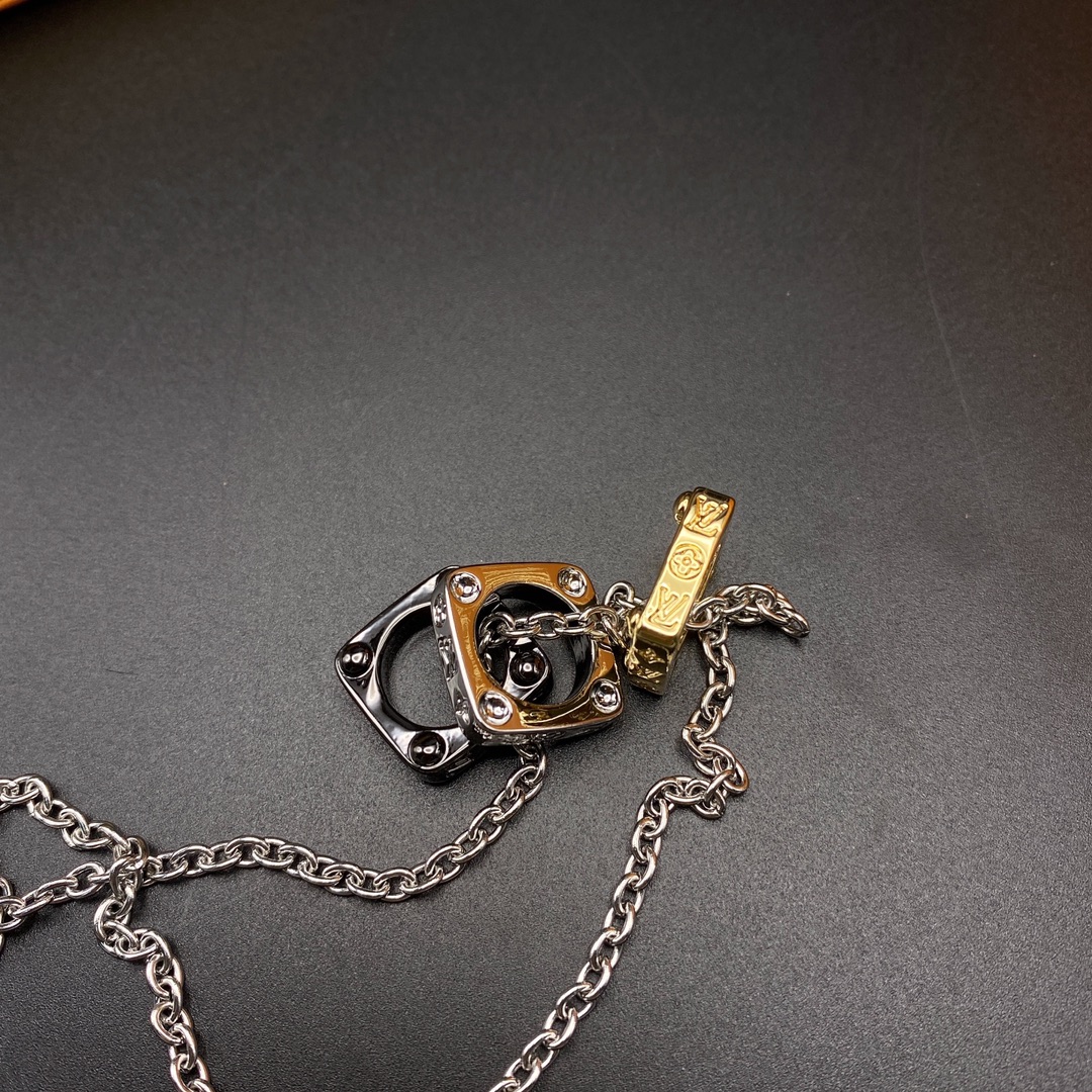 LV necklace-36
