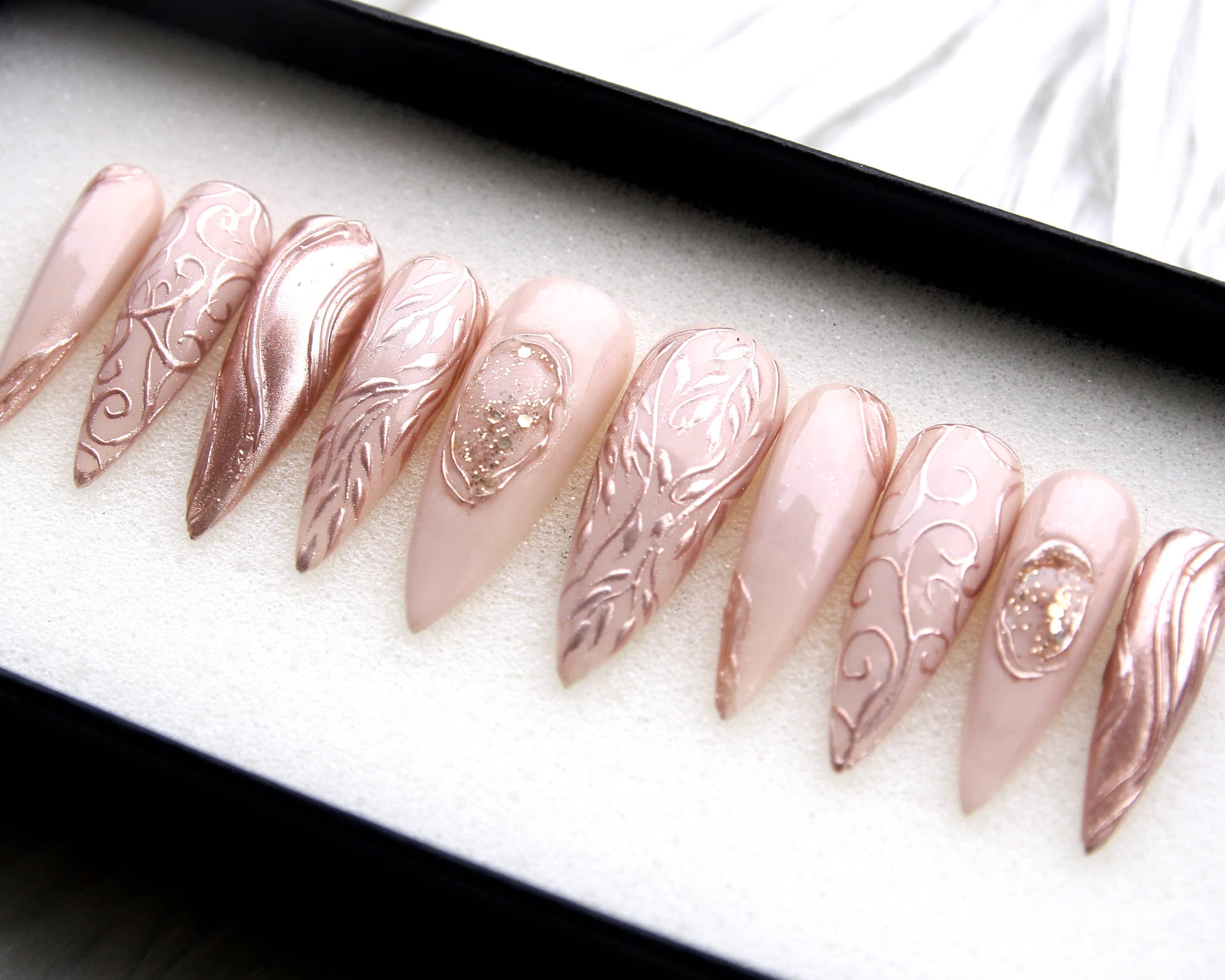 Metallic Laurel Leaves Press On NailsMetallic Laurel Leaves Press On Nails - SAYEGIRLS