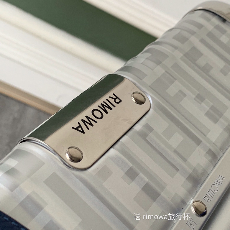 Fendi luggage-10