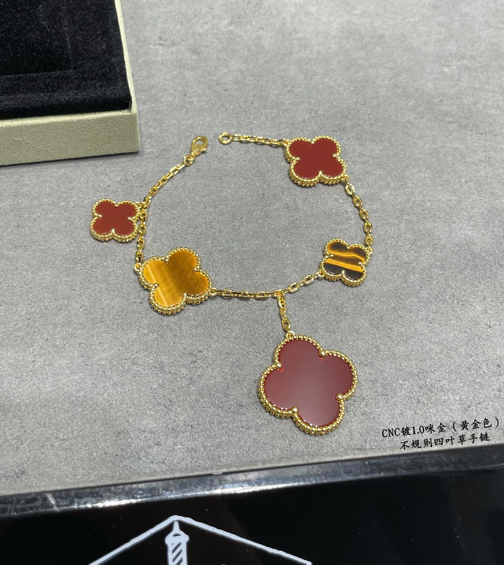 Van Cleef & Arpels Bracelet-95