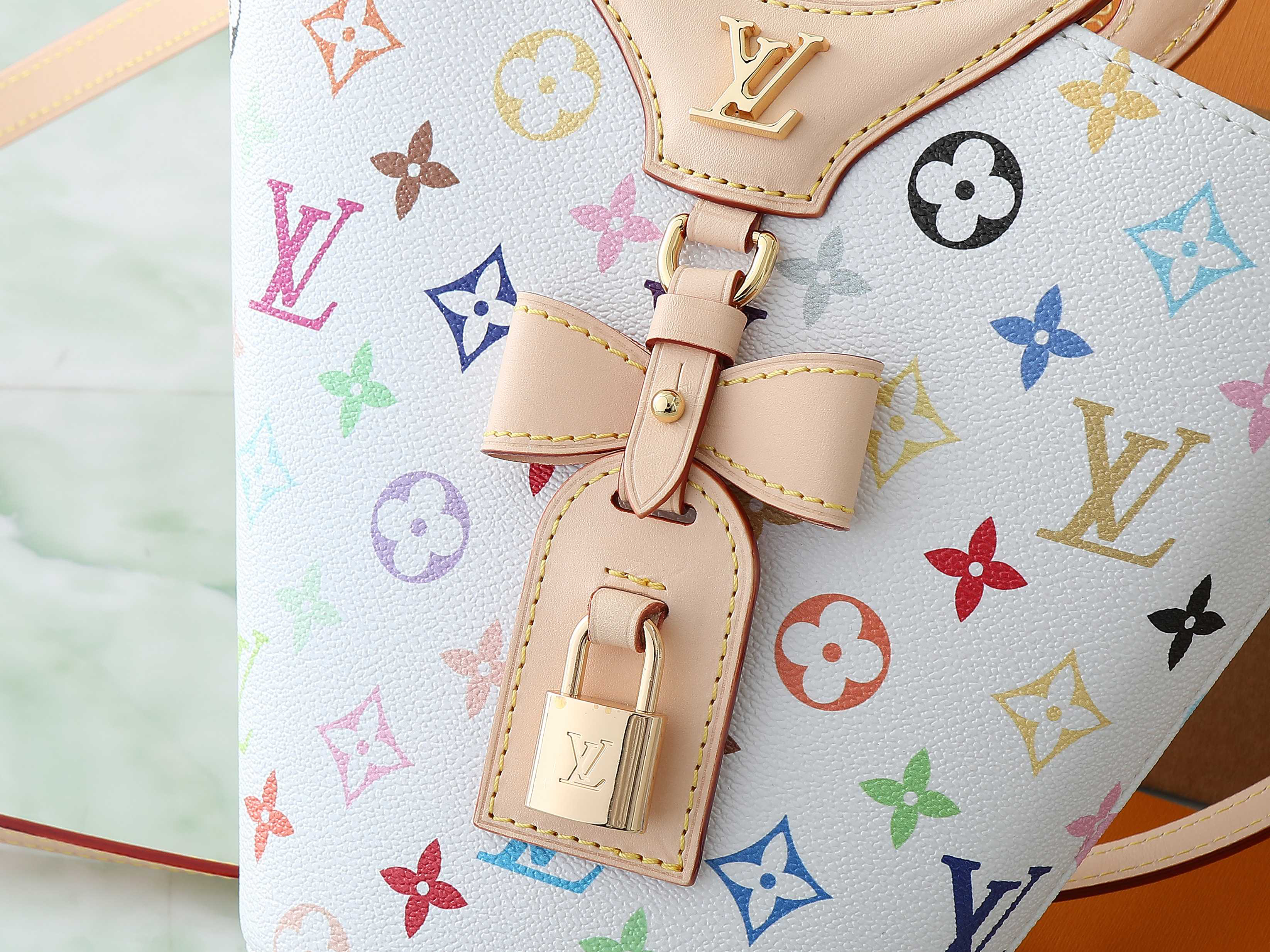 Louis Vuitton Hot New Product-12