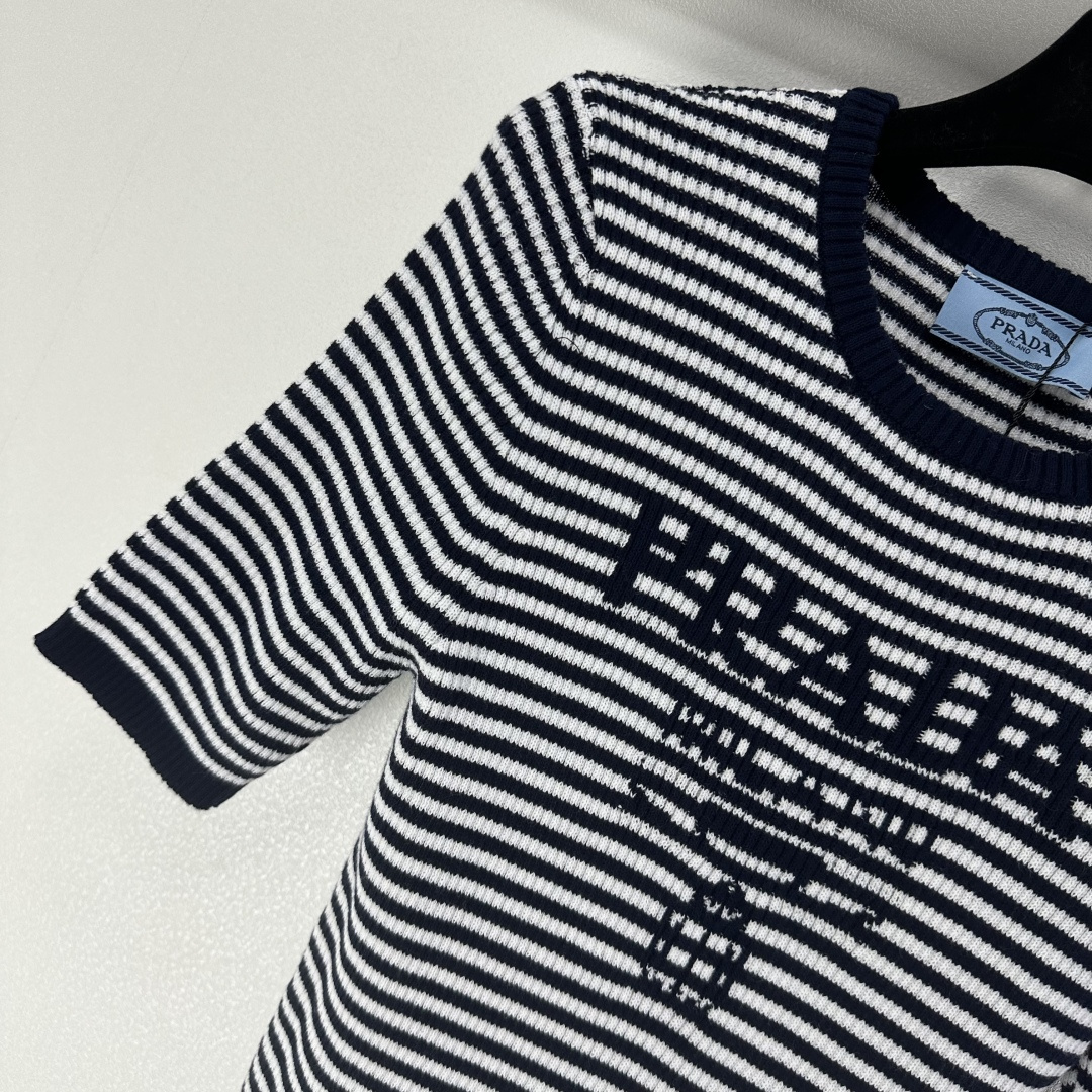 Prada Clothing-212