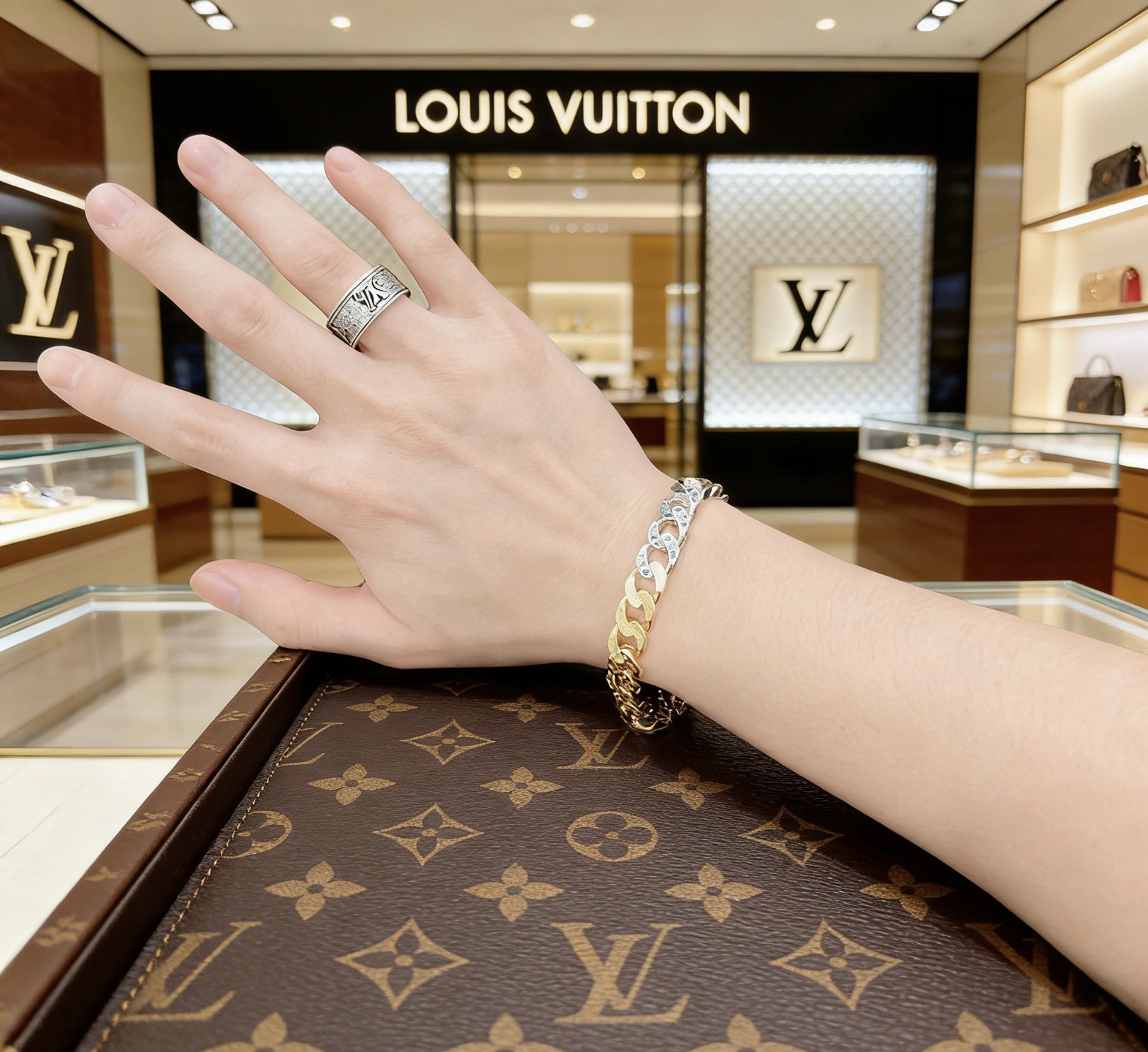 LV Bracelet-86