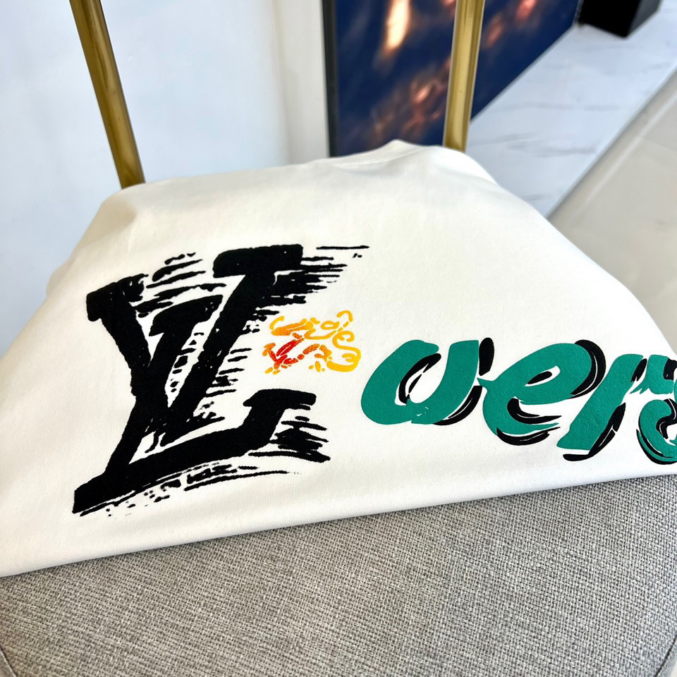 LV clothing-242