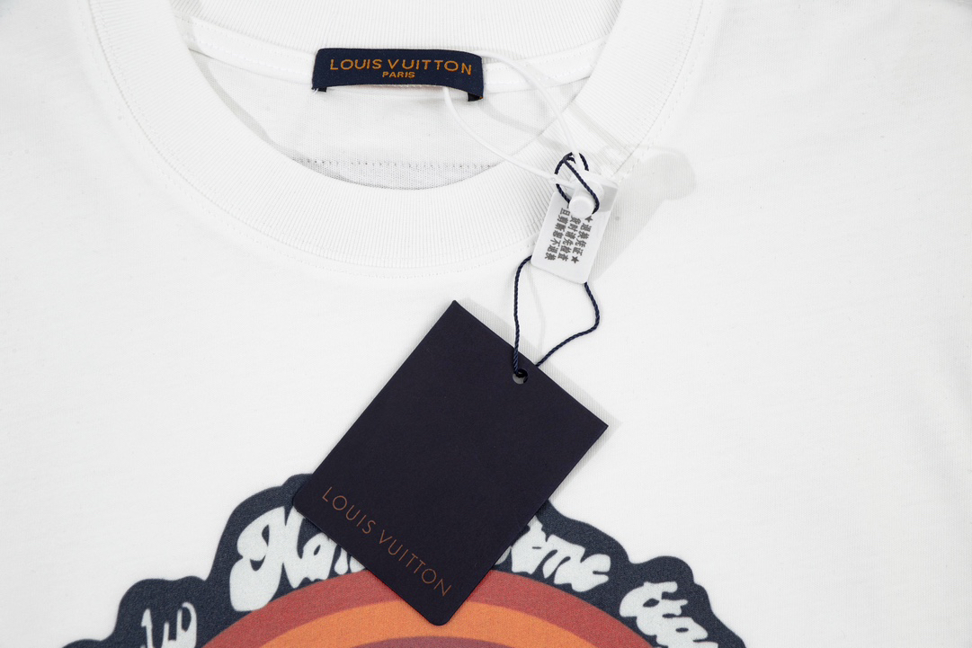 LV clothing-182