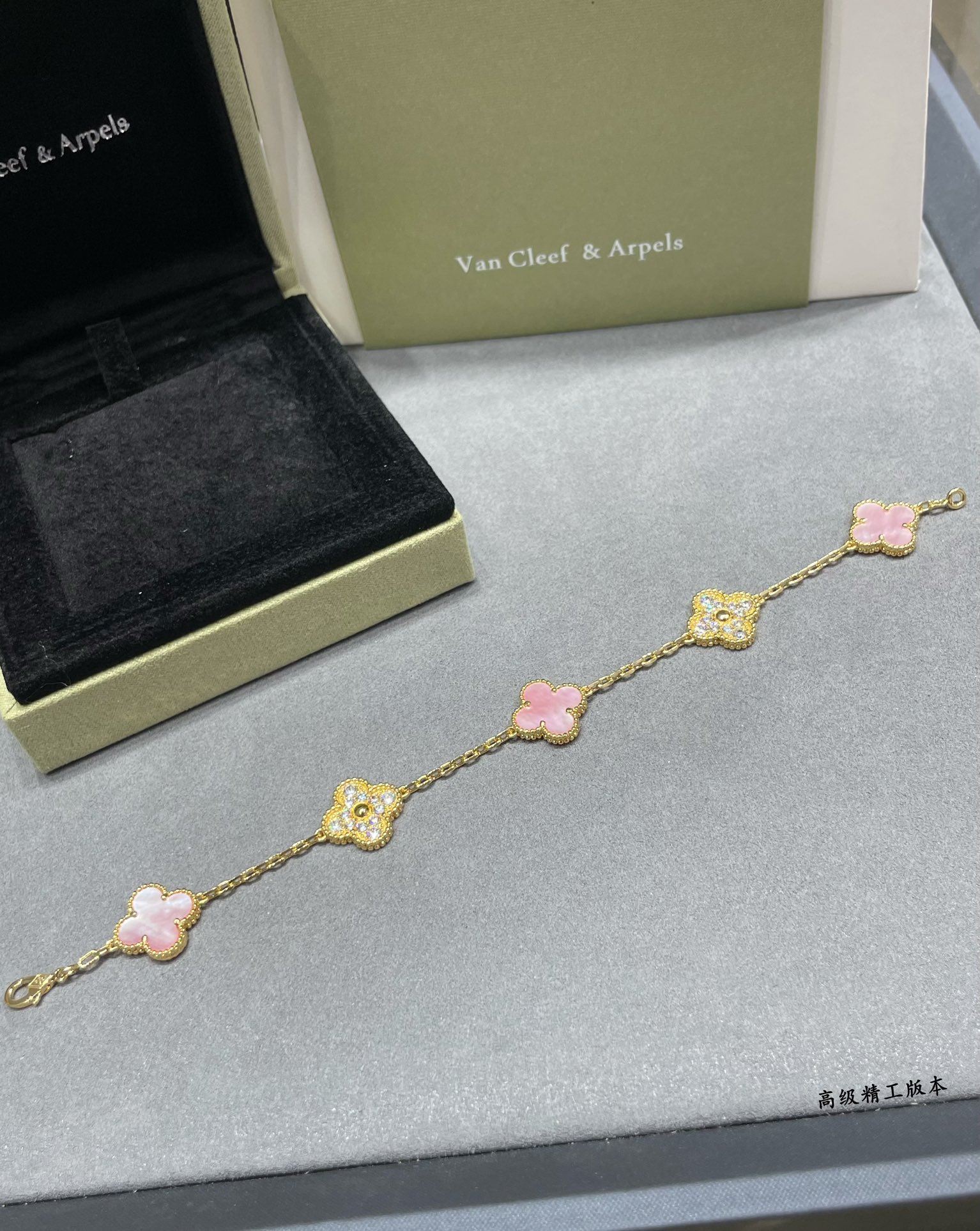 Van Cleef & Arpels Bracelet-109