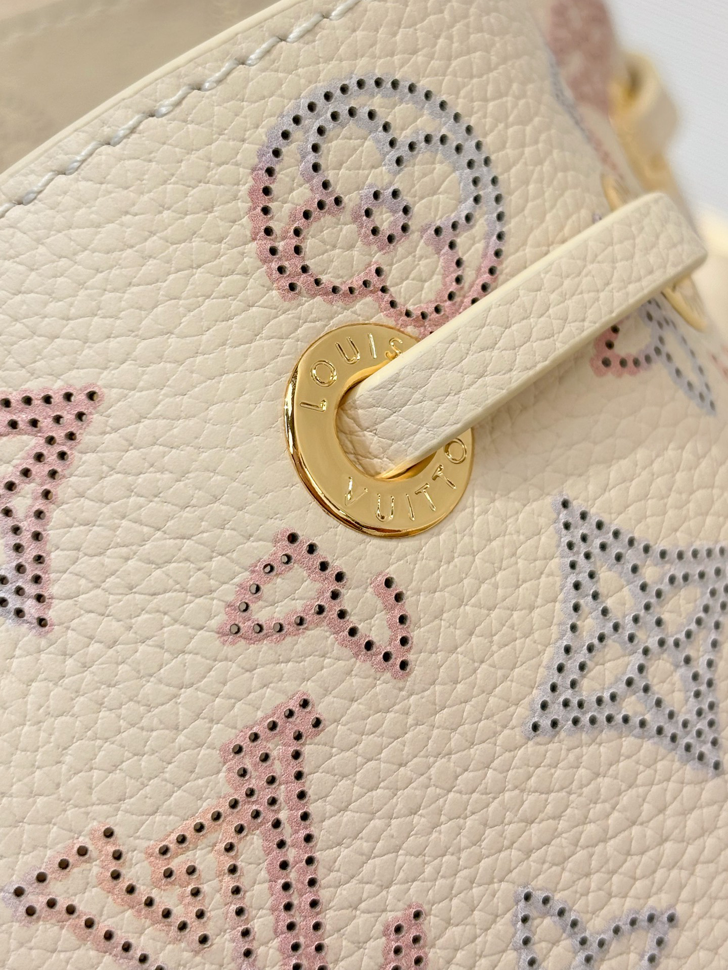 Louis Vuitton Hot New Product-180