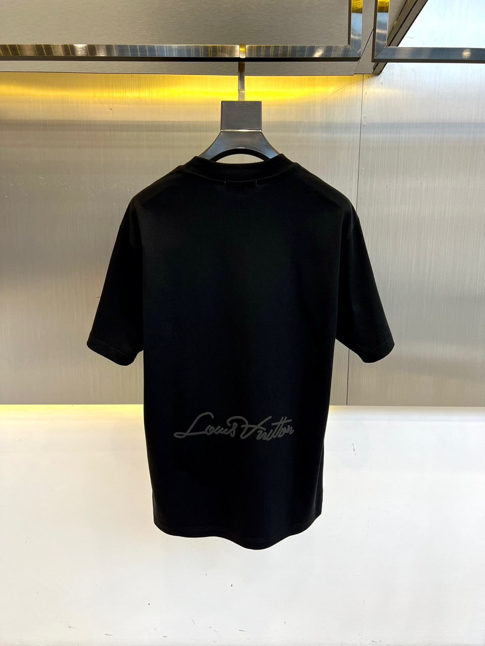 LV clothing-237