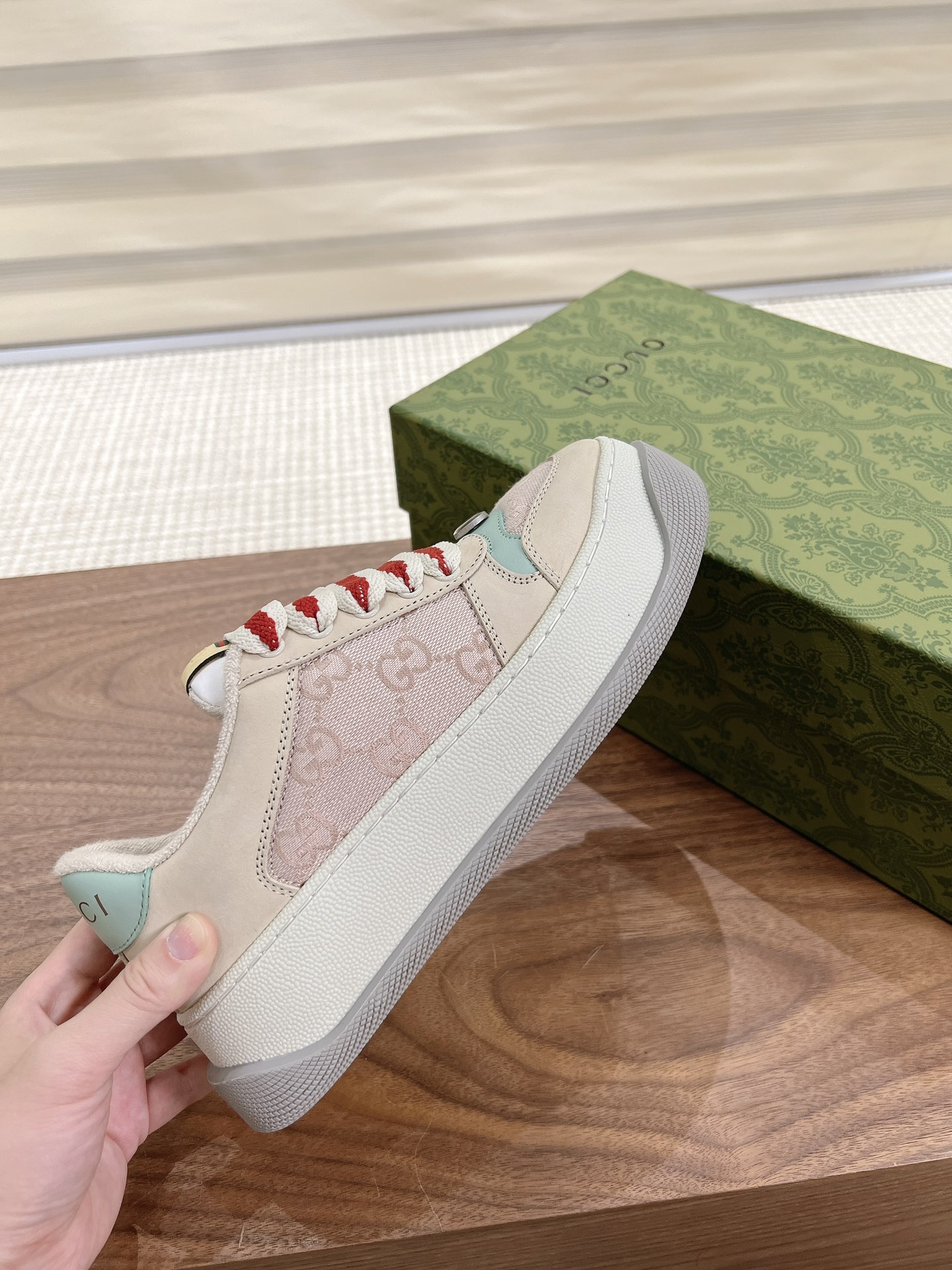 Gucci Sneakers-144