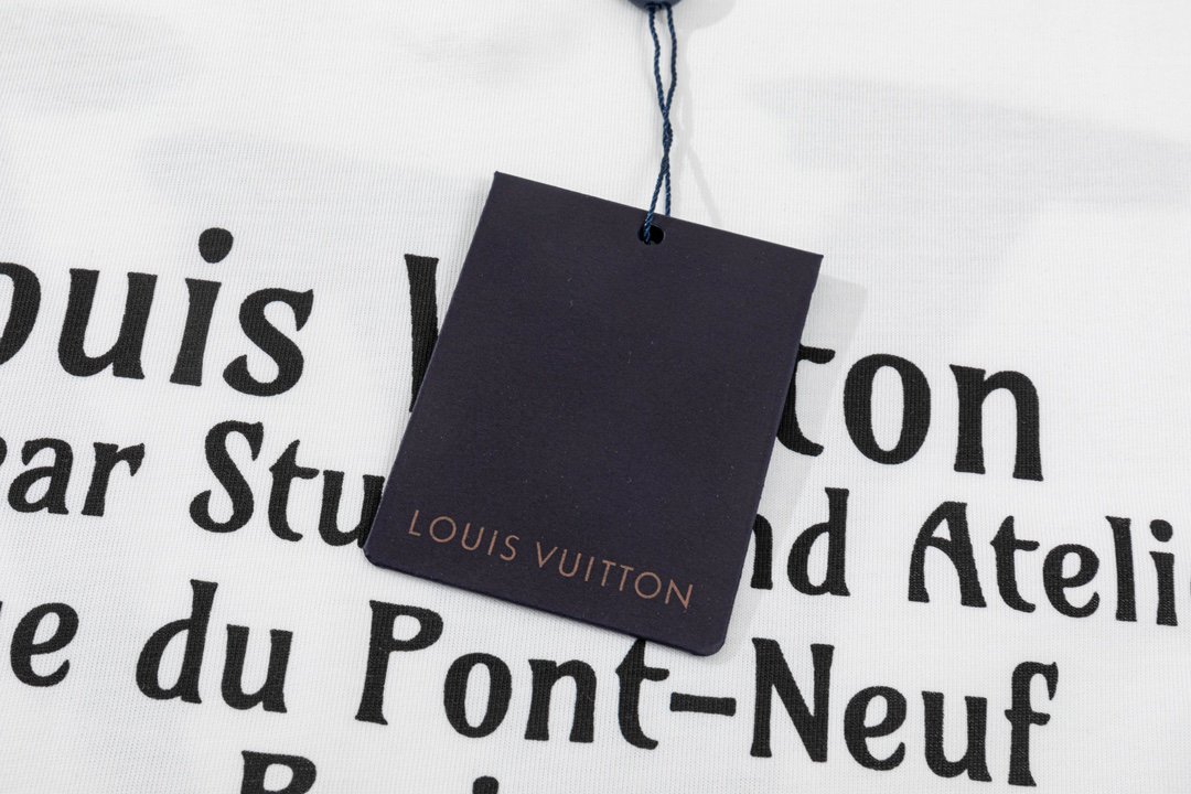 LV clothing-176