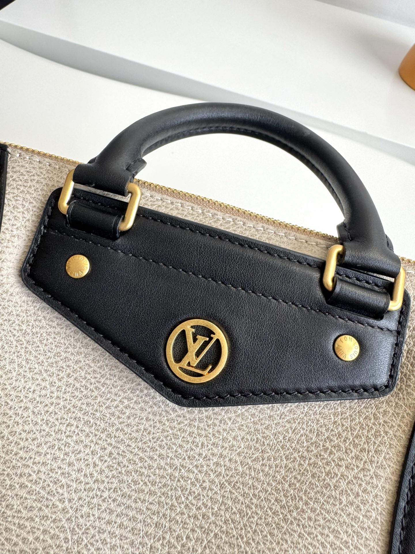 Louis Vuitton Hot New Product-201