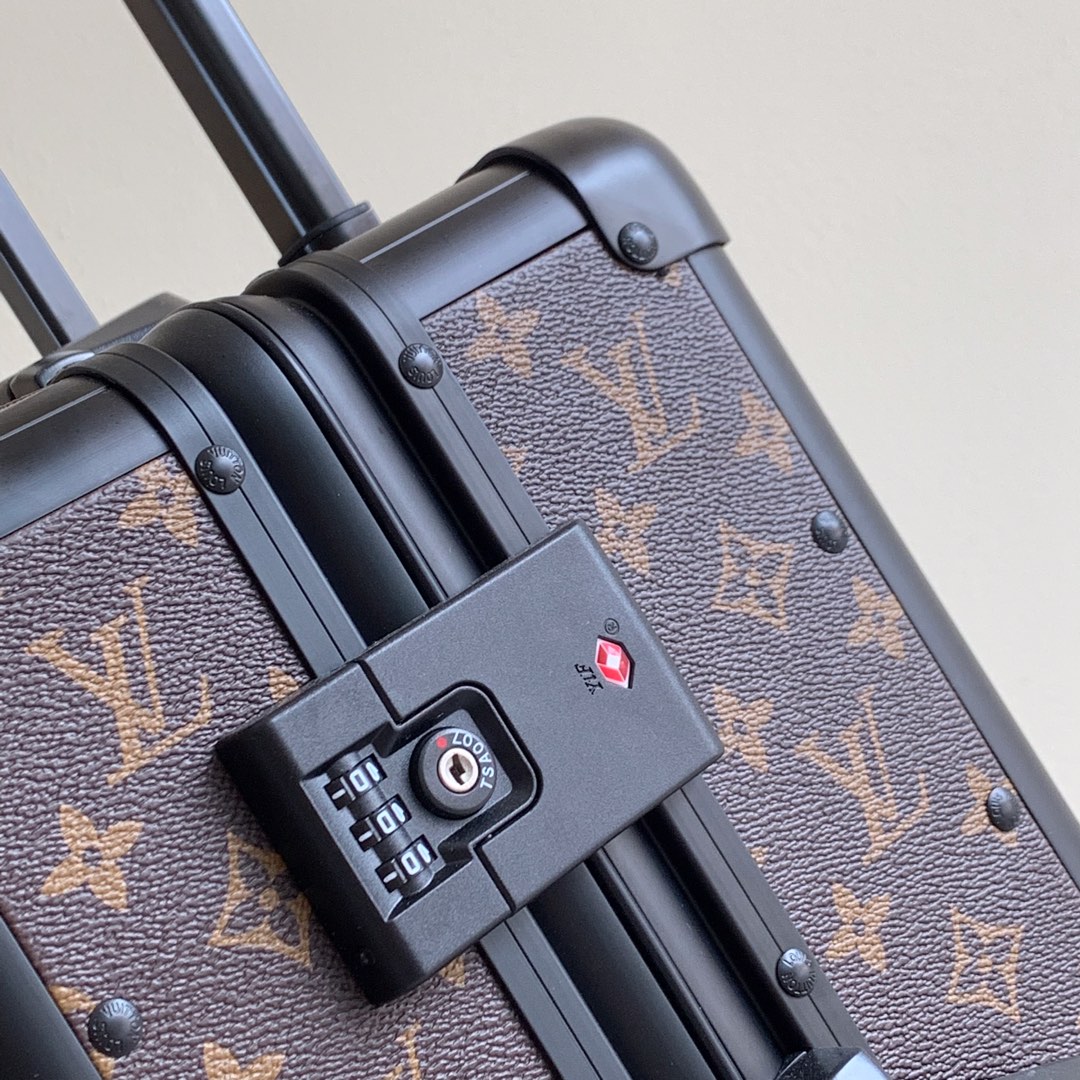 LV luggage-94