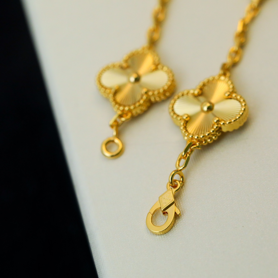 Van Cleef & Arpels Bracelet-77