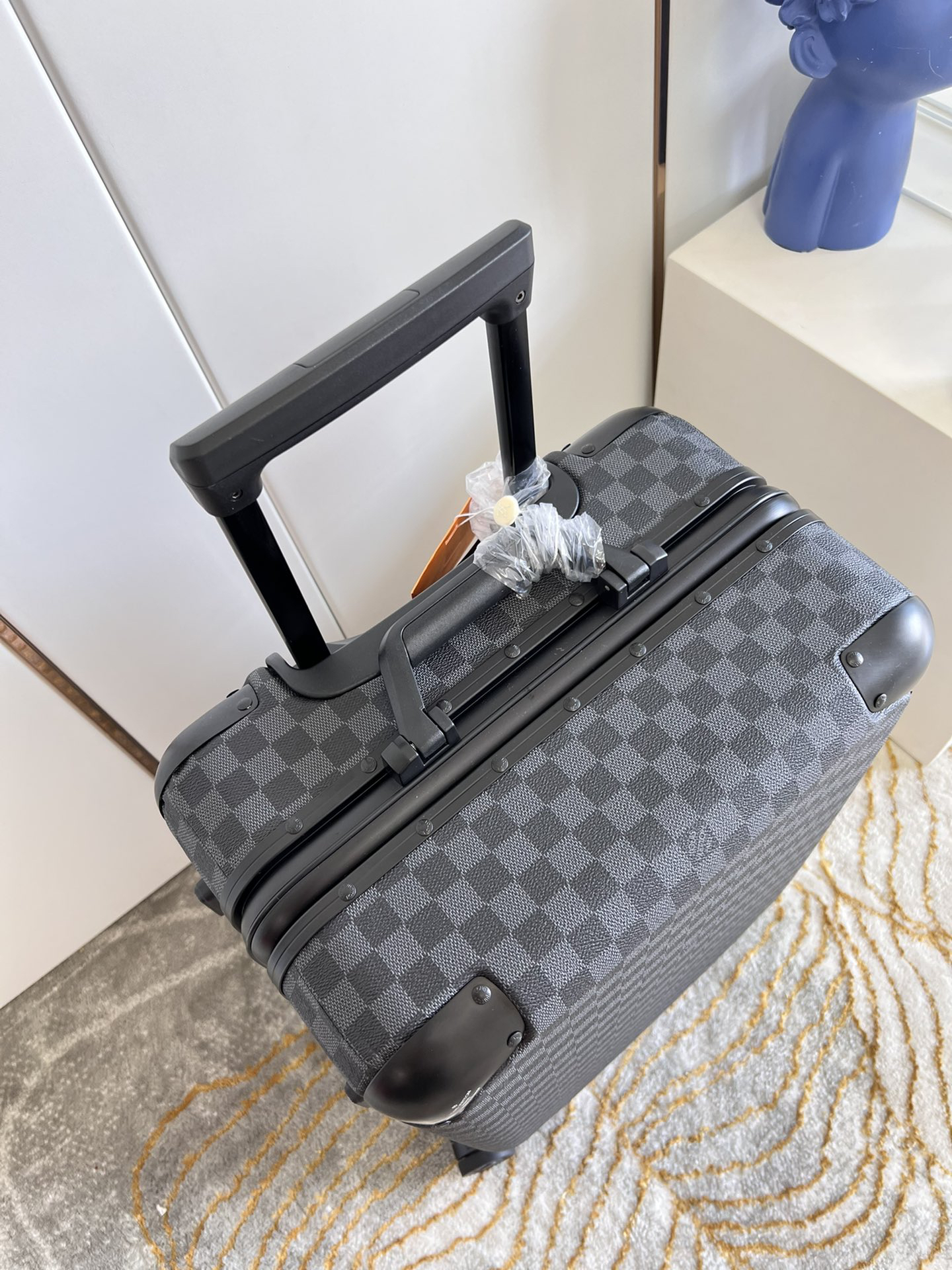 LV luggage-96