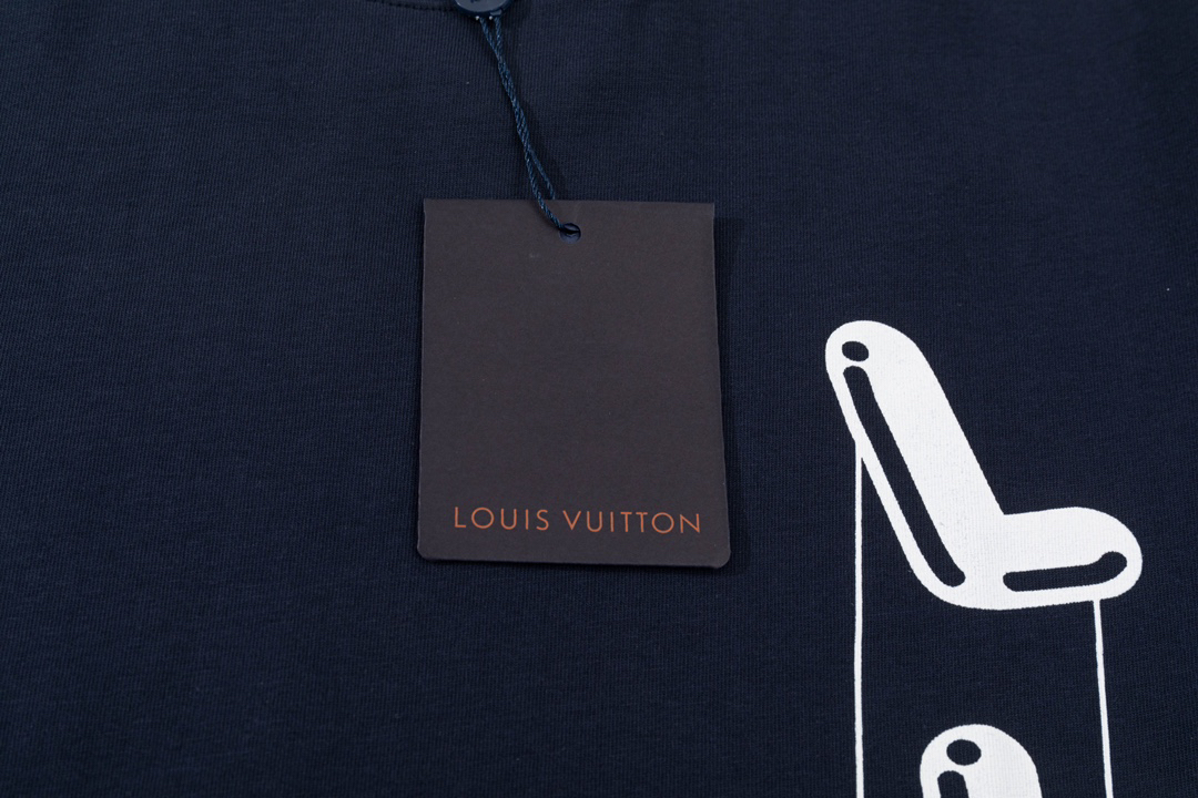LV clothing-147