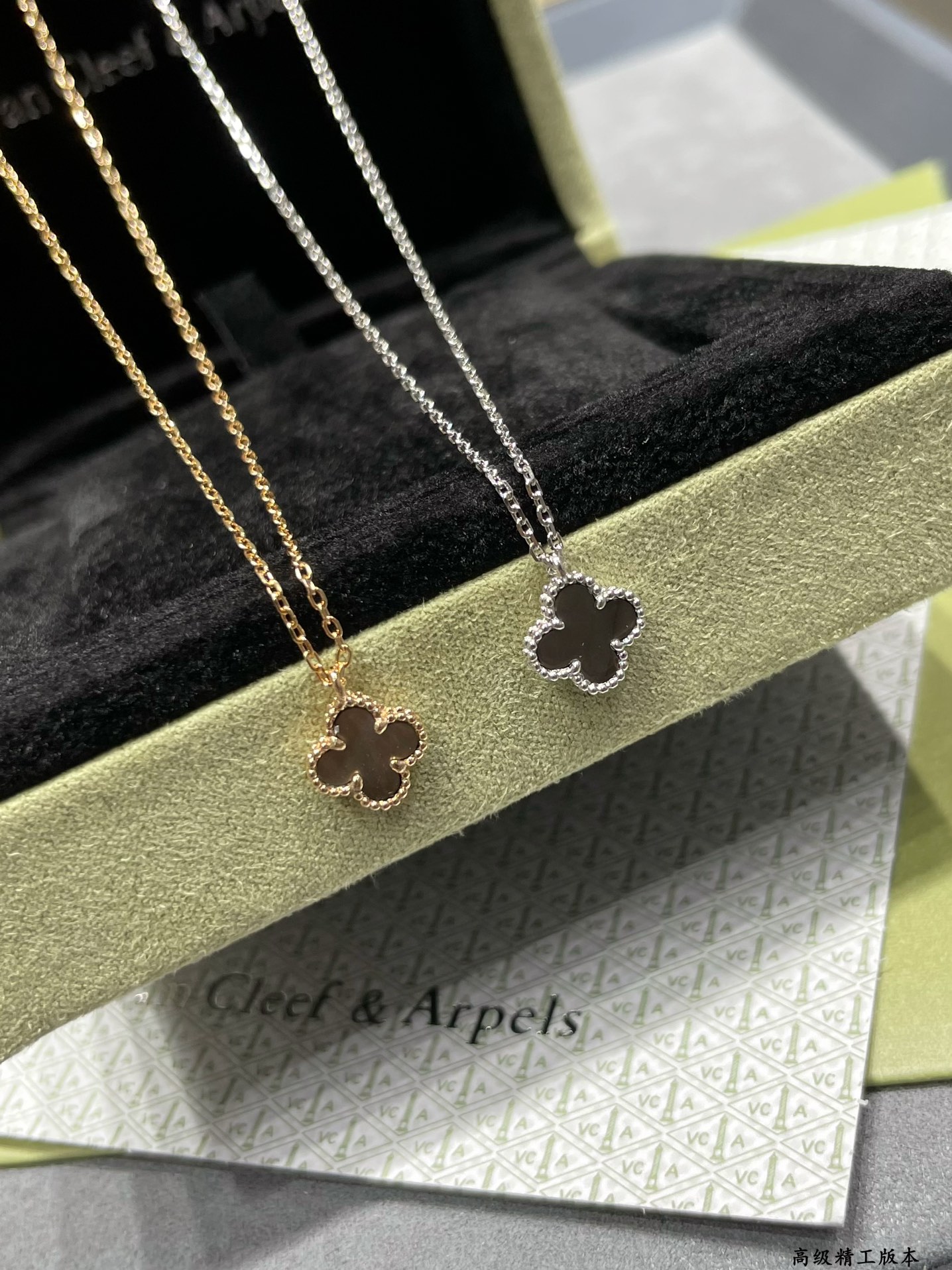 Van Cleef & Arpels necklace-100