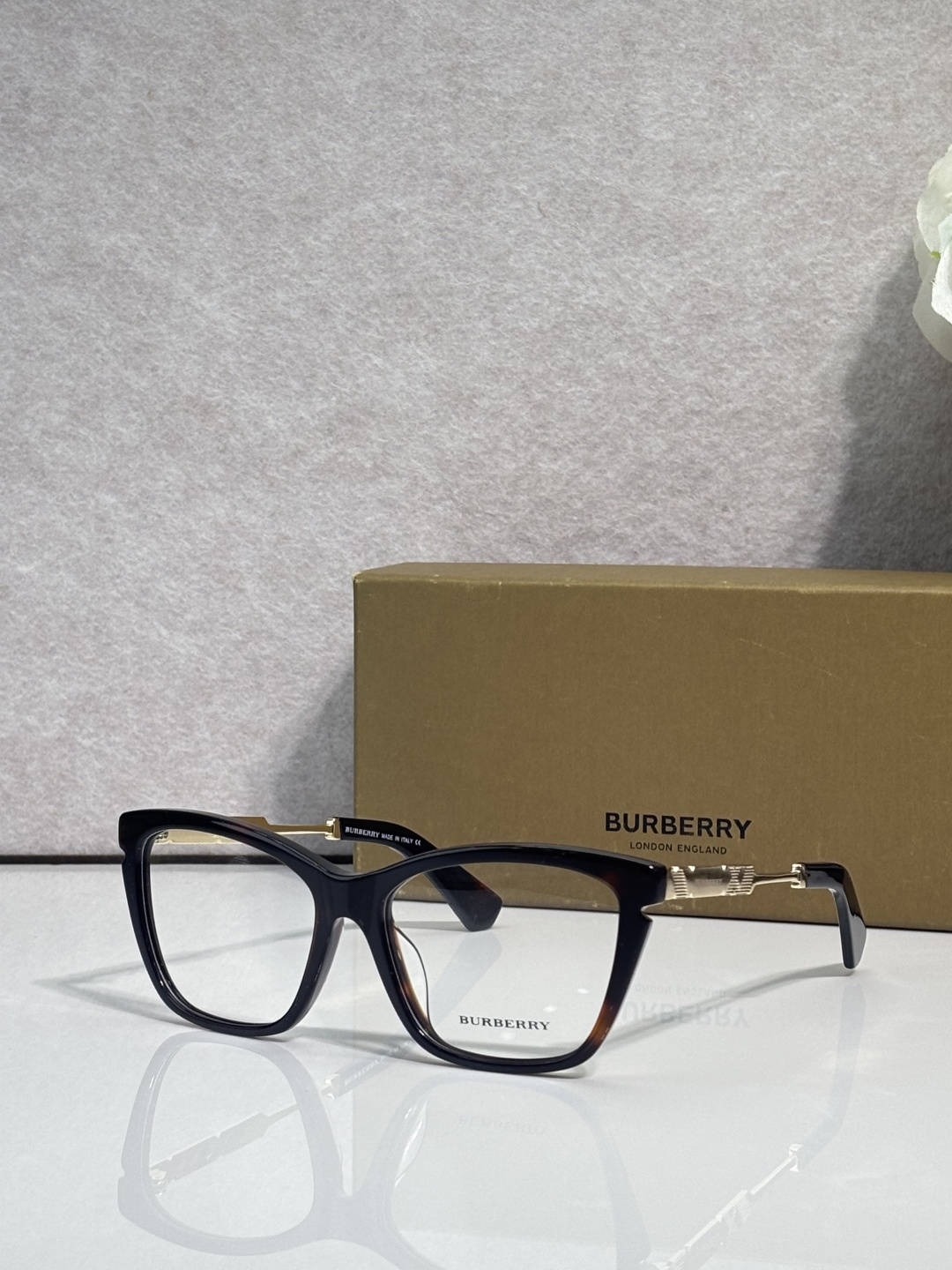 Burberry glasses-5
