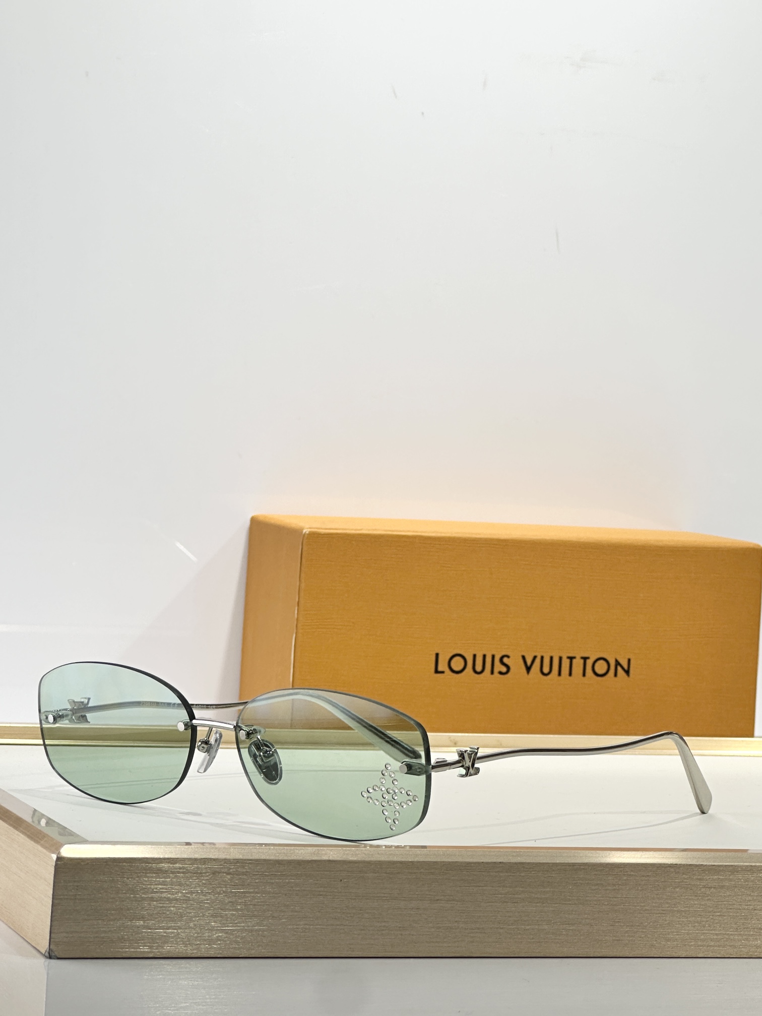 LV glasses-10