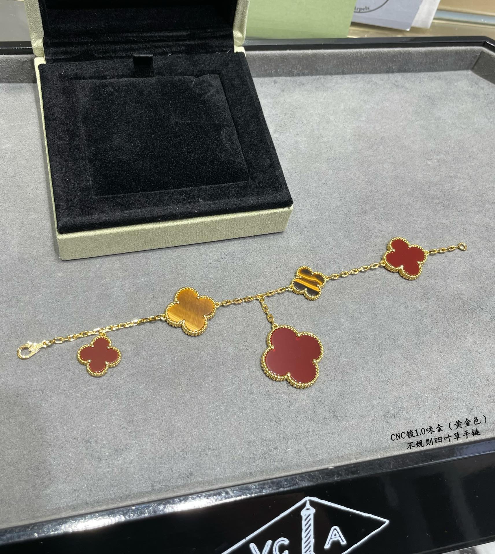 Van Cleef & Arpels Bracelet-95