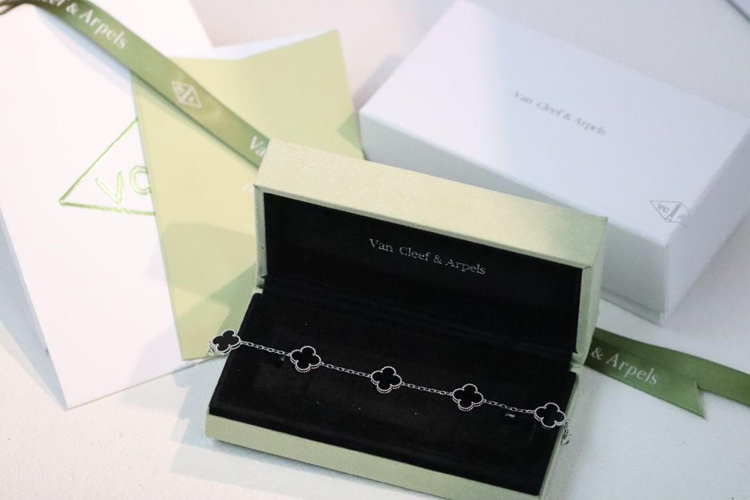 Van Cleef & Arpels Bracelet-3