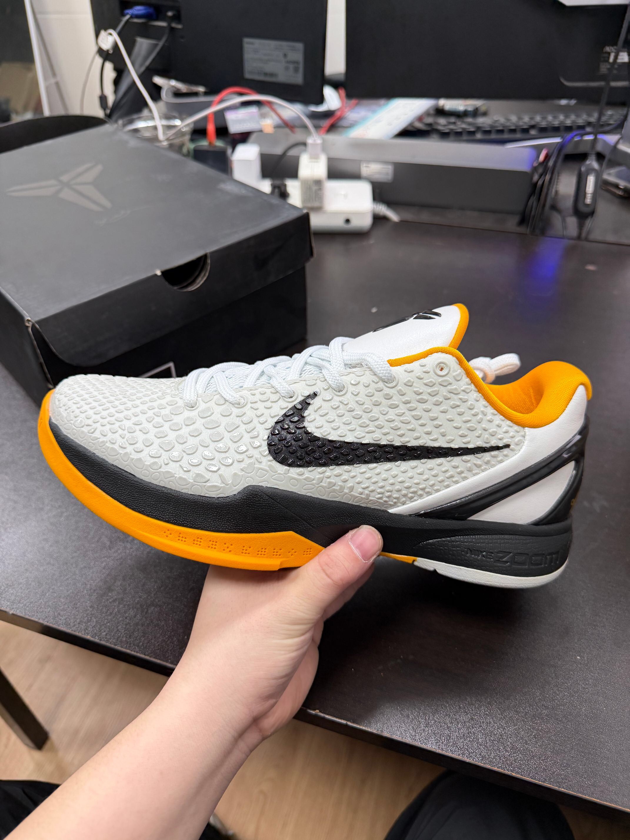 Nike Sneakers-110