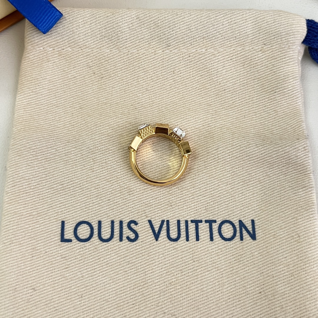 LV ring-30